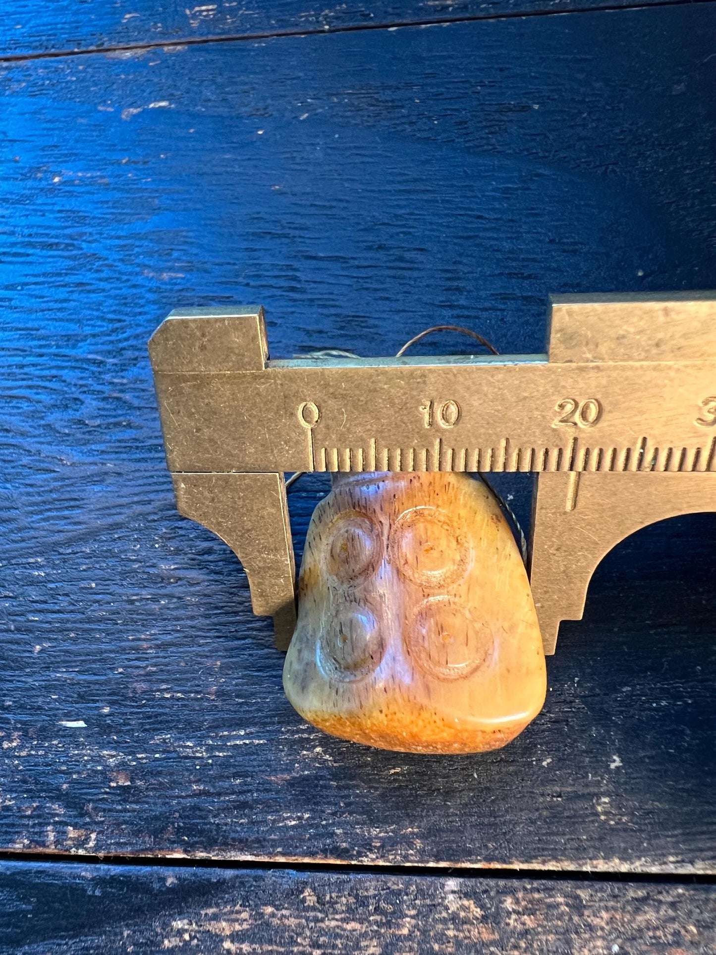 Hand-Carved Yak Bone Guru Bead | Three-Hole Mala Connector | Dice Motif (Four Dots) | Tibetan Buddhist Focal Bead
