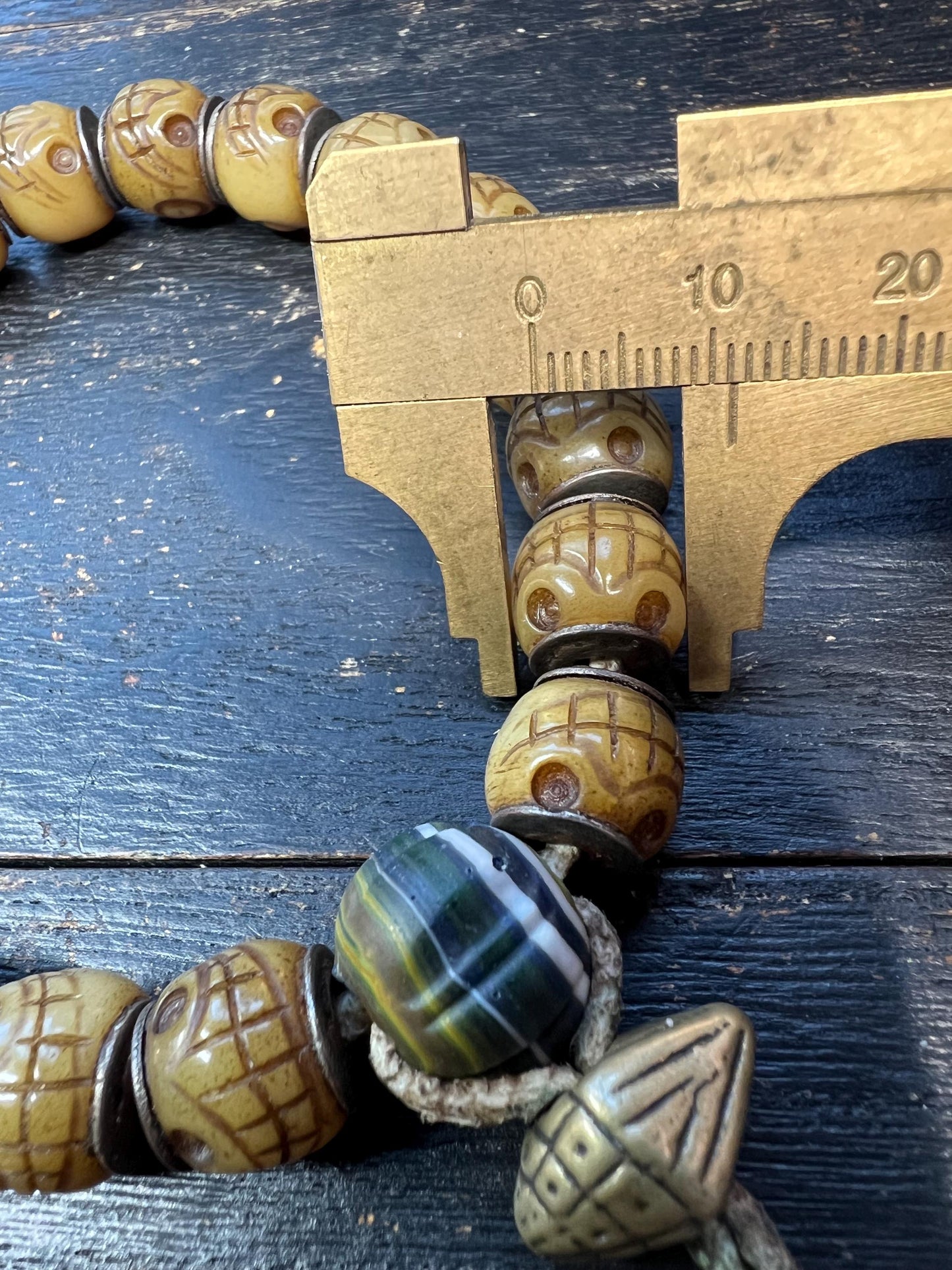 Hand Carved Yak Bone Skull Wrist Mala with Agate Guru Bead, Tibetan Cemetery Prayer Beads Bracelet, Adjustable for 8 Inch Wrist
