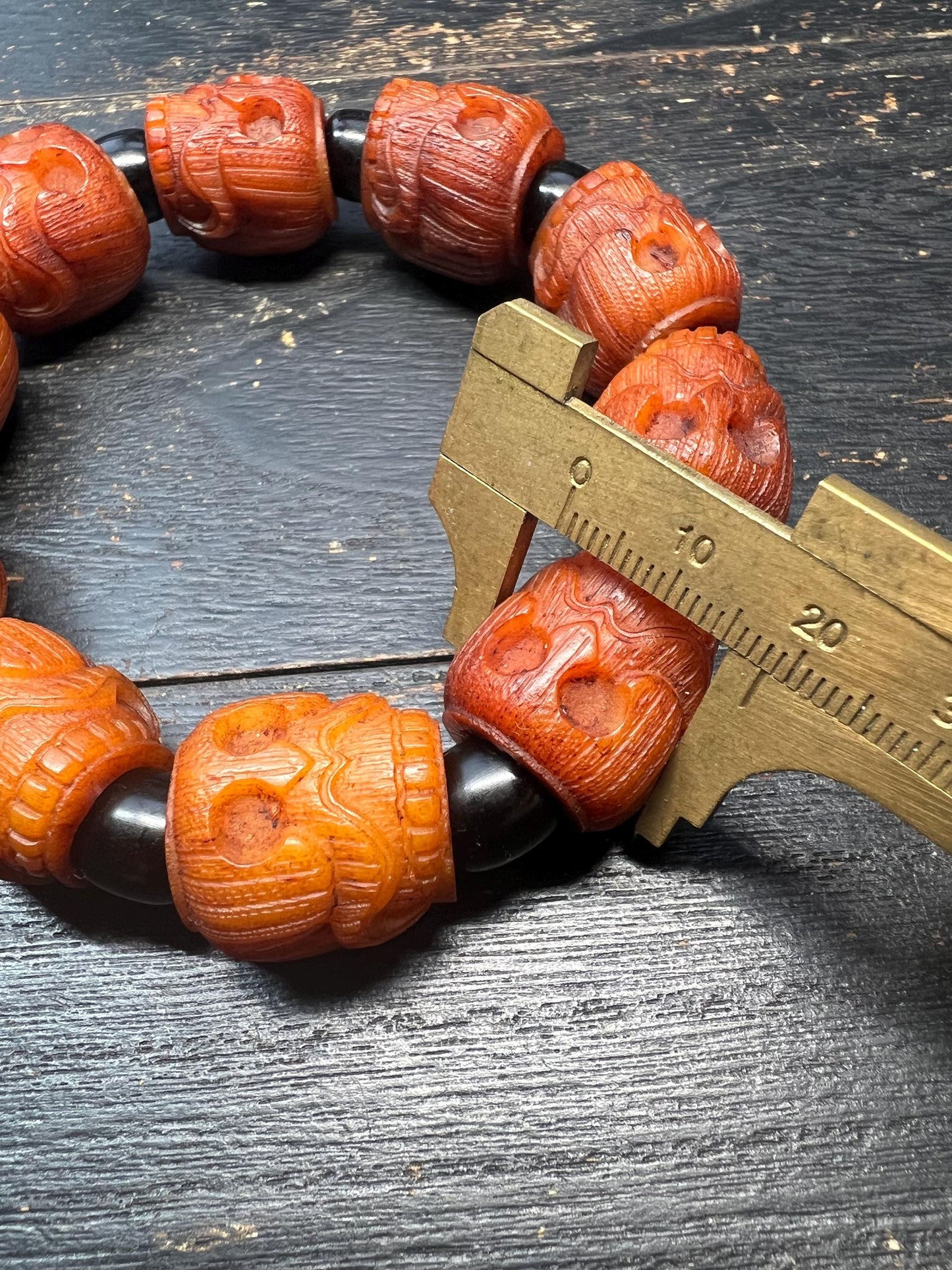 Hand‑Carved Yak Bone Citipati Skull Bracelet, Cemetery‑Ground Skull Beads with Black Resin Spacers, Fits 8–9 inch Wrist