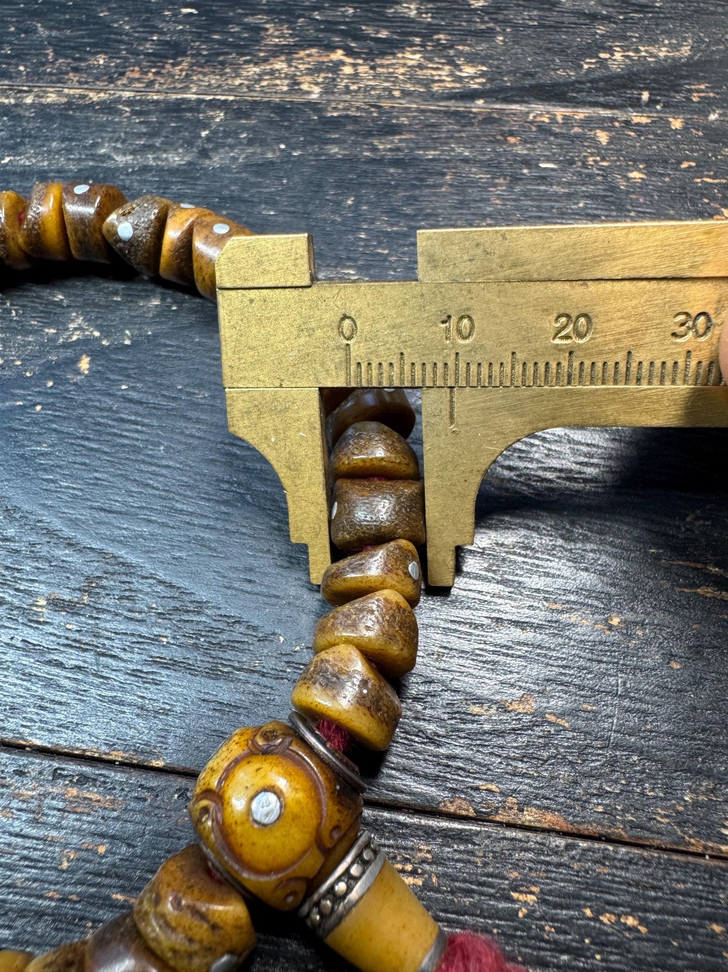 10mm Yak Bone Hand Mala – Tibetan Style Prayer Beads, Handheld Meditation Counter, Rustic Bone Wrist Mala with Guru Bead