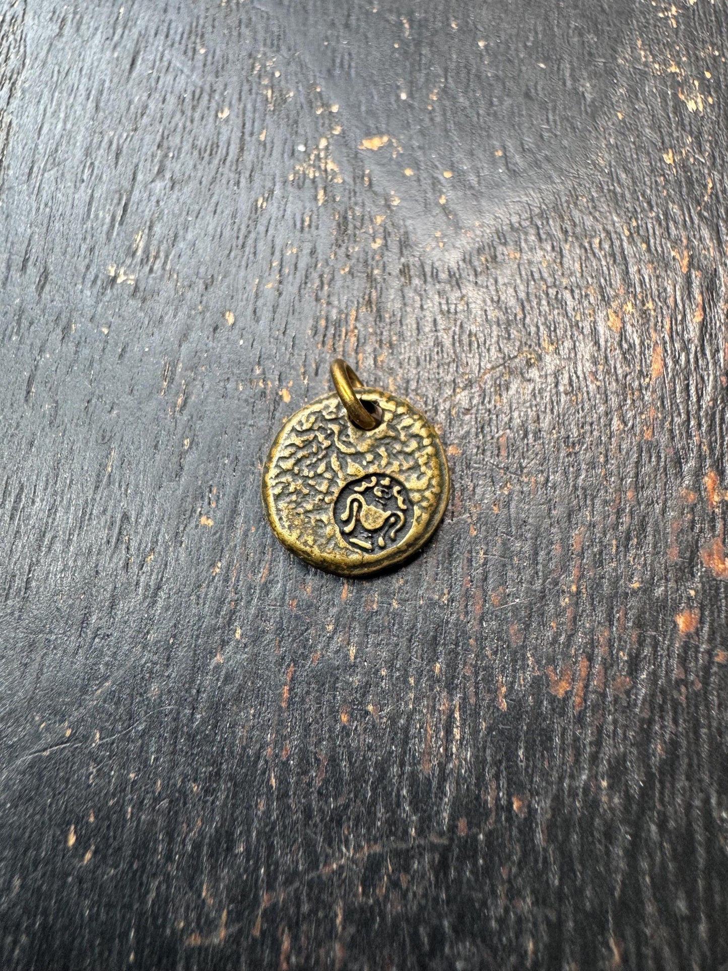 Mini Tibetan Snow Lion Amulet Pendant – Vintage Style Brass Himalayan Protective Talisman Charm, Small Buddhist Lion Pendant