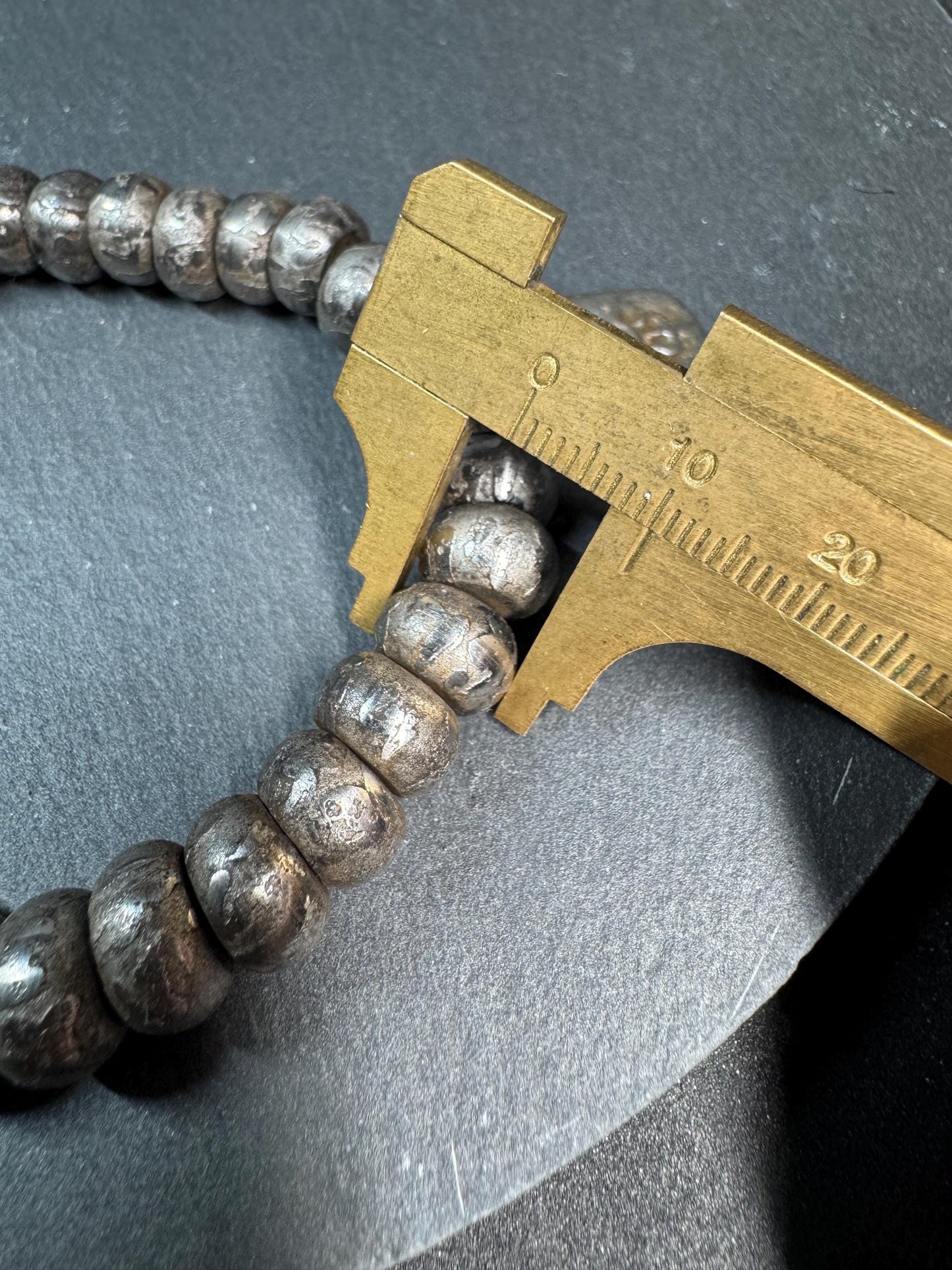 Tibetan Iron Meteorite Mala Bracelet – 32 Engraved Beads, Six-Syllable Mantra, Adjustable Stretch Design
