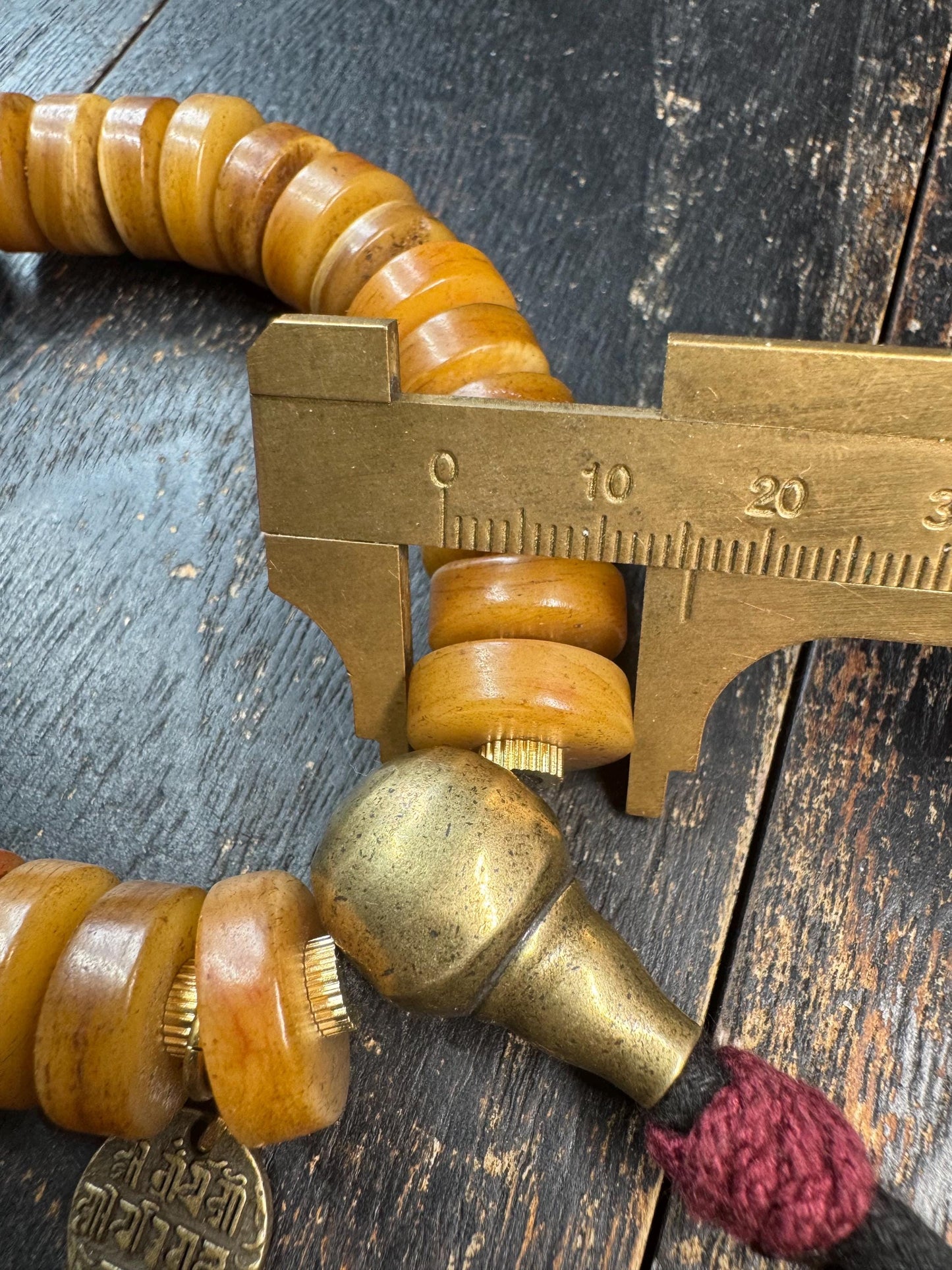 Vintage Tibetan Yak Bone Bracelet Mala – Brass Guru Bead & Rudraksha Accent – Adjustable Himalayan Wrist Mala – Rustic Buddhist Prayer Brace