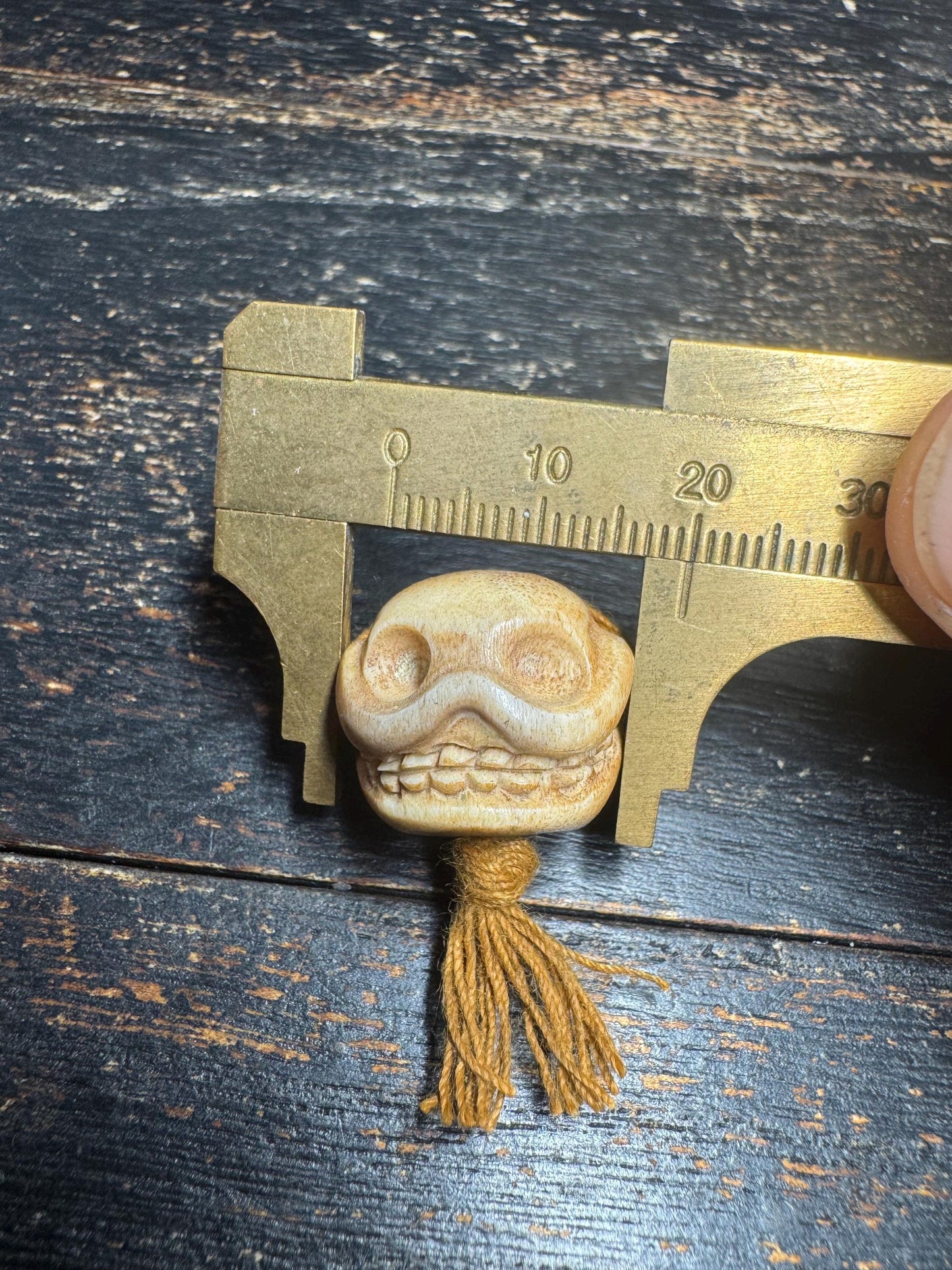 Vintage Hand Carved Deer Antler Skull Guru Bead, Tibetan Style Mala Center Bead with Tassel, Natural Antler Focal Bead, Meditation (H754)