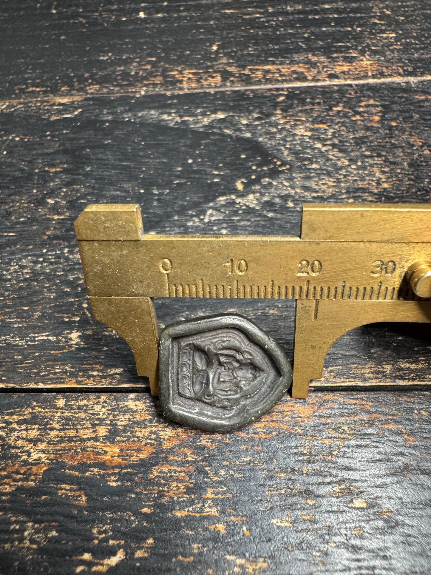 Old Tibetan Four-Armed Chenrezig Brass Tsa Tsa Pendant – Vintage Avalokiteshvara Buddhist Amulet, Sacred Compassion Deity Charm(H851)