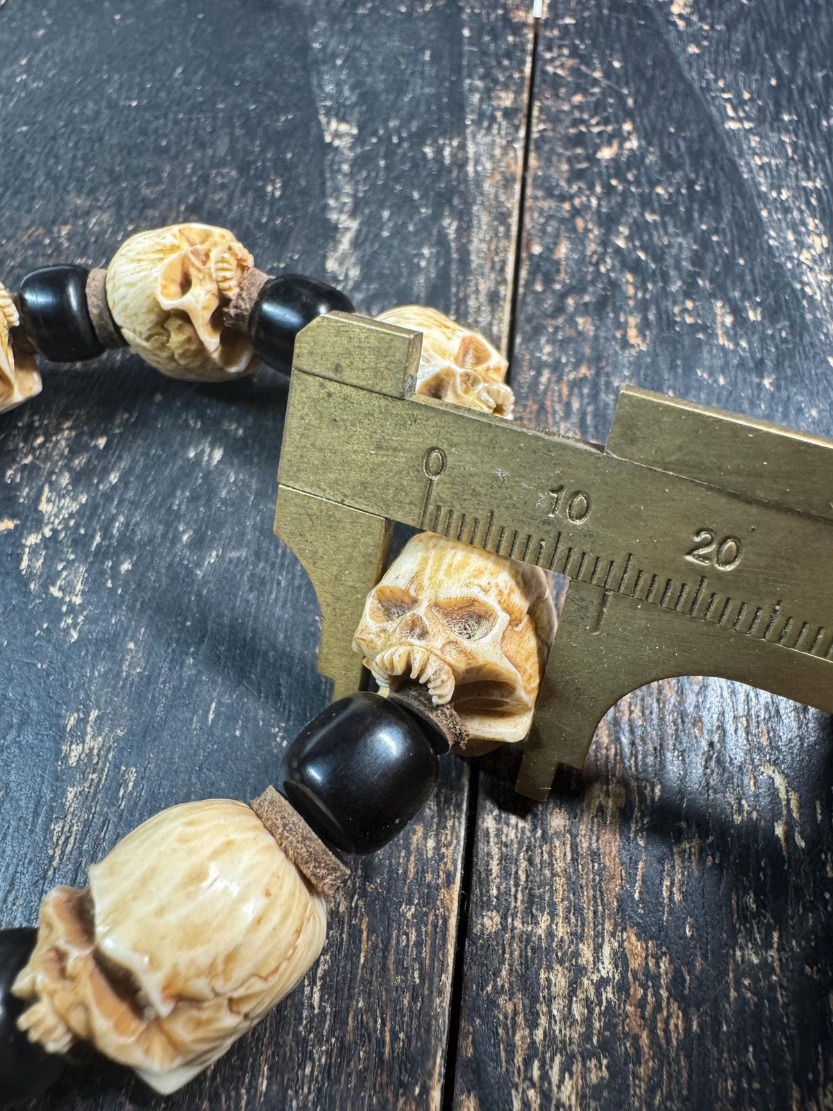 Deer Antler Charnel Ground Skull Bracelet, Hand Carved Citipati Skull Beads, Tibetan Style Mala Bracelet, Elastic Wrist Mala, 8 Inch(H963)