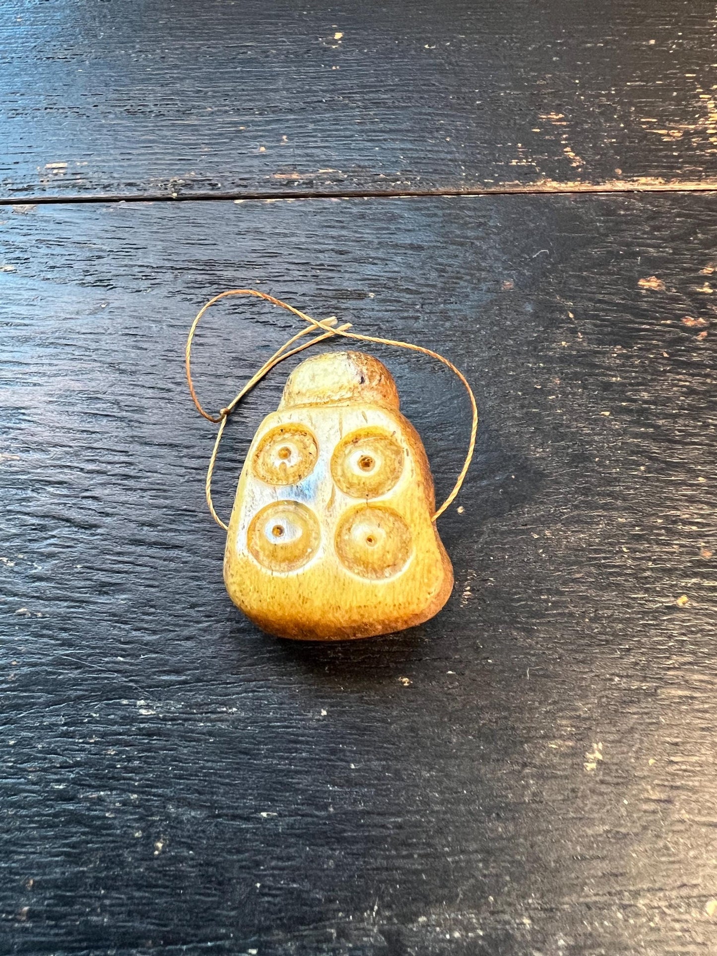 Hand-Carved Yak Bone Guru Bead | Three-Hole Mala Connector | Dice Motif (Four Dots) | Tibetan Buddhist Focal Bead