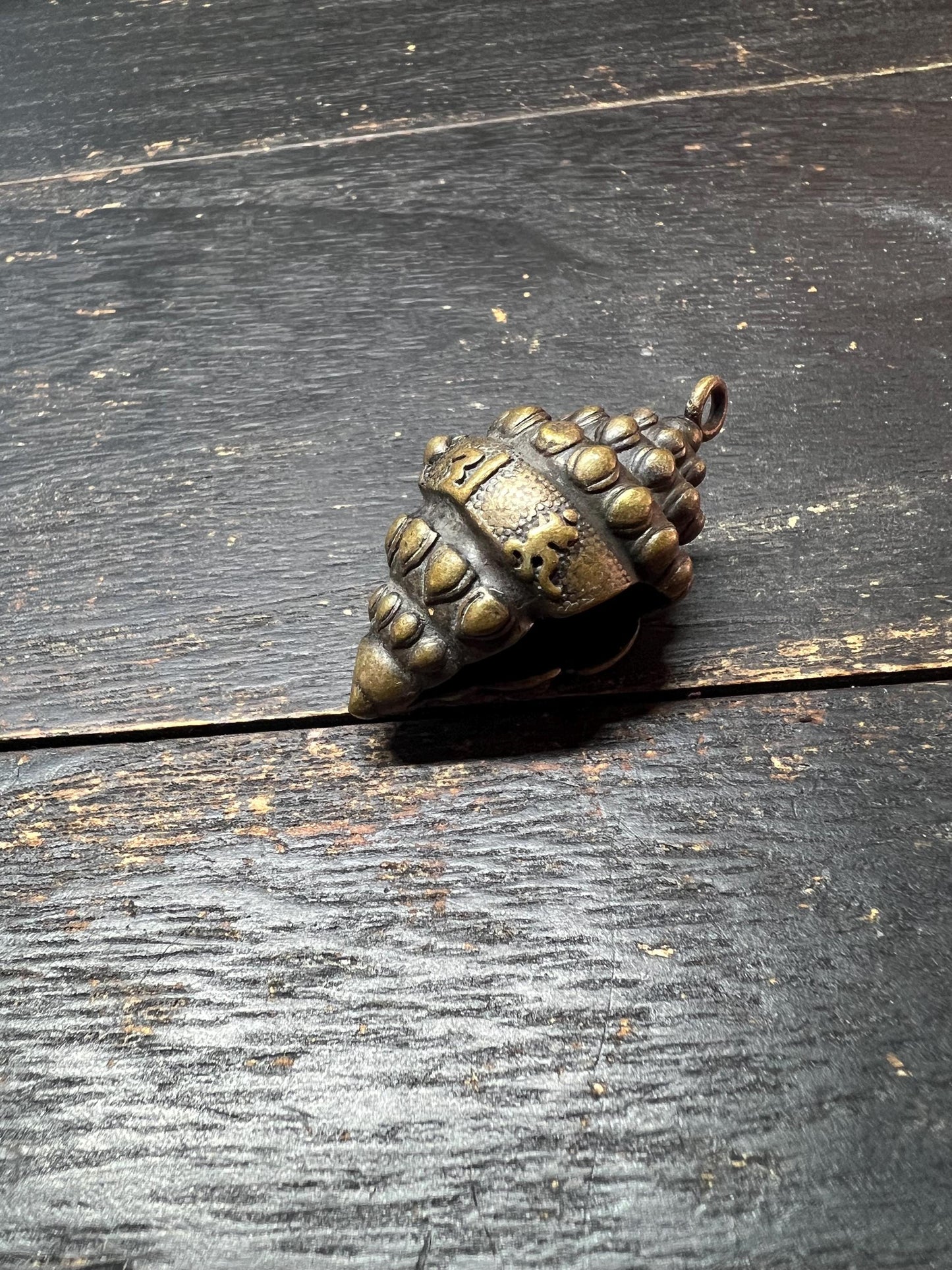 Tibetan Brass Conch Shell Buddha Amulet Pendant – Spiritual Gift