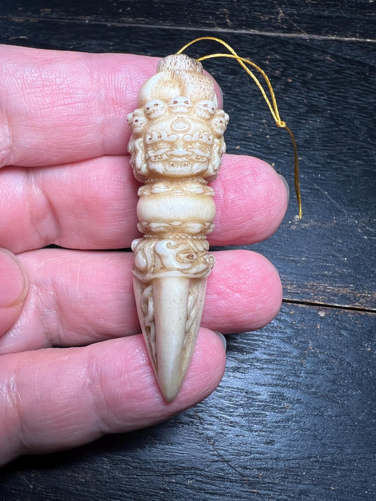 Deer Antler Phurpa Amulet – 6 cm Tibetan Ritual Kila Dagger, Vajrakilaya Protection Talisman, Shamanic Tool from Himalaya