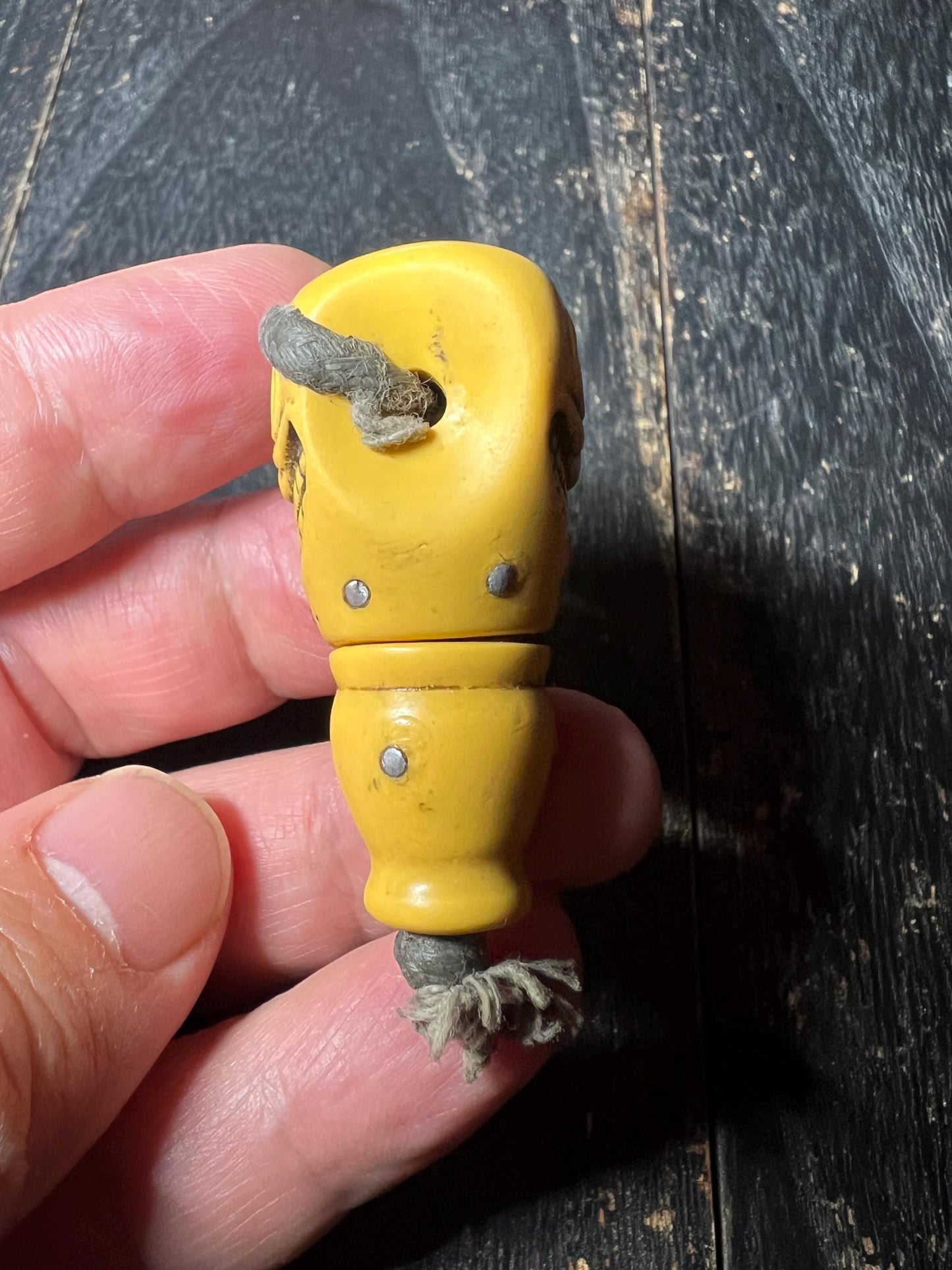 Tibetan Citipati Skull Guru Bead, Handcrafted Yellow Resin, Three-Hole Mala Spacer, Buddhist Ritual Amulet, Tantric Protector Charm