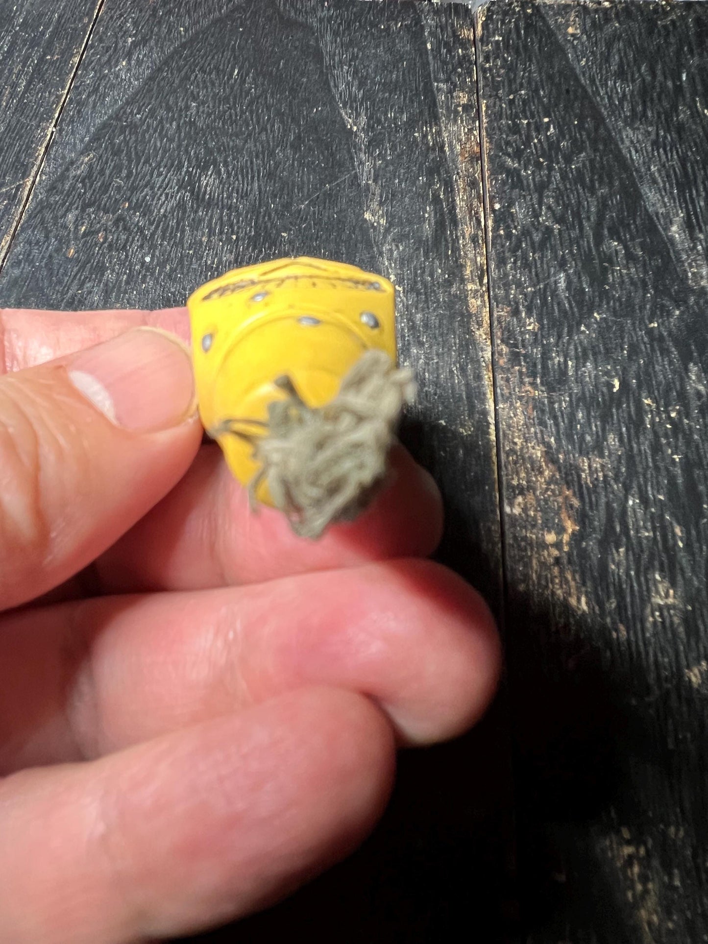 Tibetan Citipati Skull Guru Bead, Handcrafted Yellow Resin, Three-Hole Mala Spacer, Buddhist Ritual Amulet, Tantric Protector Charm