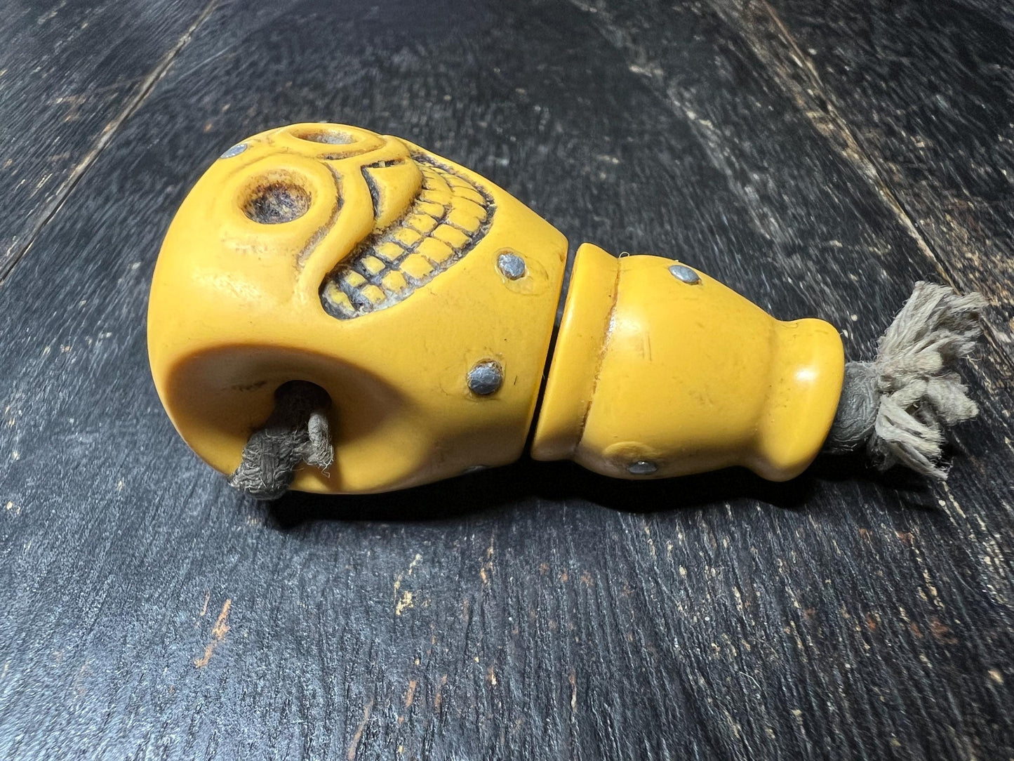 Tibetan Citipati Skull Guru Bead, Handcrafted Yellow Resin, Three-Hole Mala Spacer, Buddhist Ritual Amulet, Tantric Protector Charm