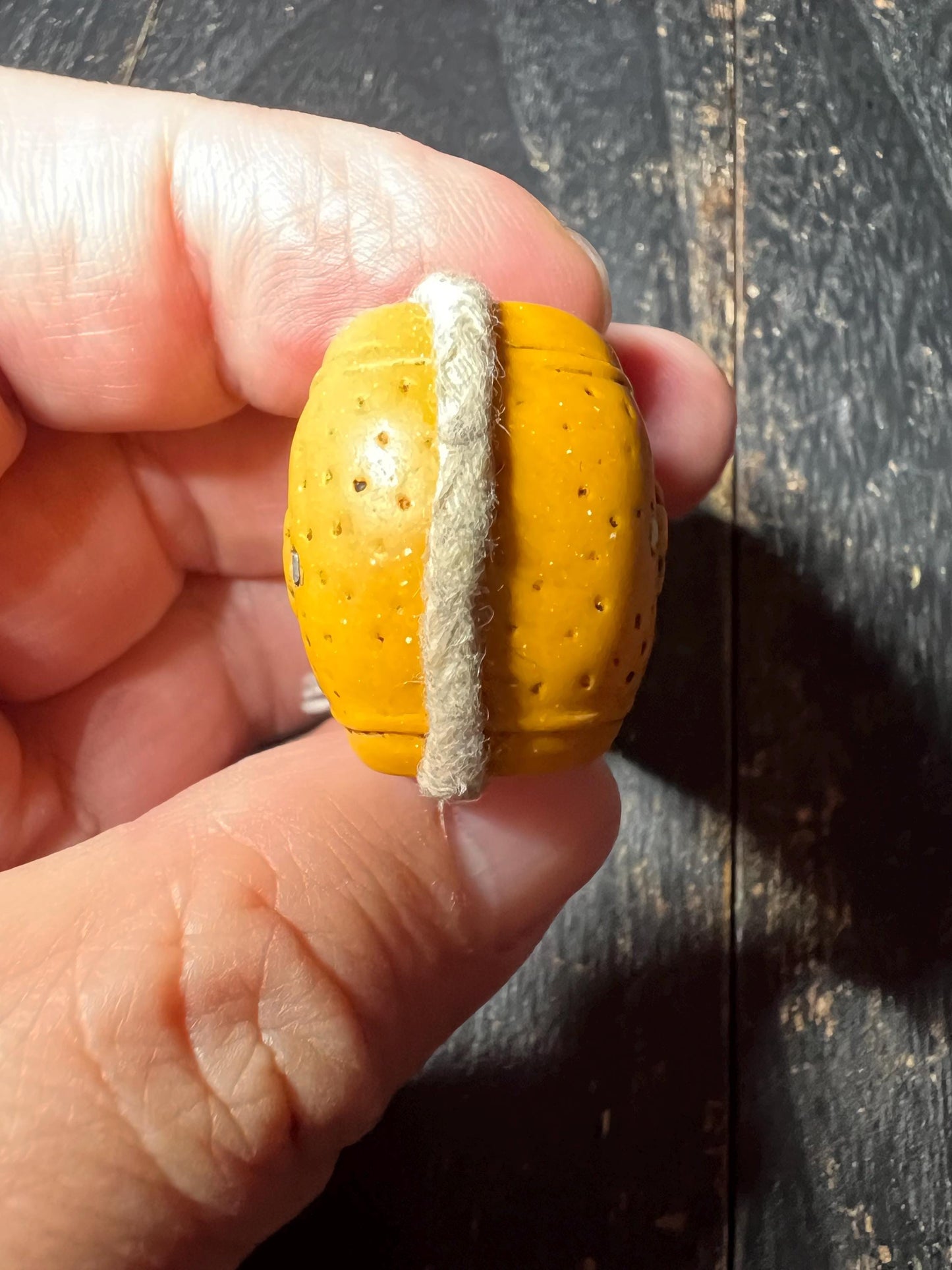 Tibetan Double-Sided Conch Guru Bead, Handcrafted Resin, Three-Hole Mala Spacer, Buddhist Auspicious Symbol Bead, Ritual Supply