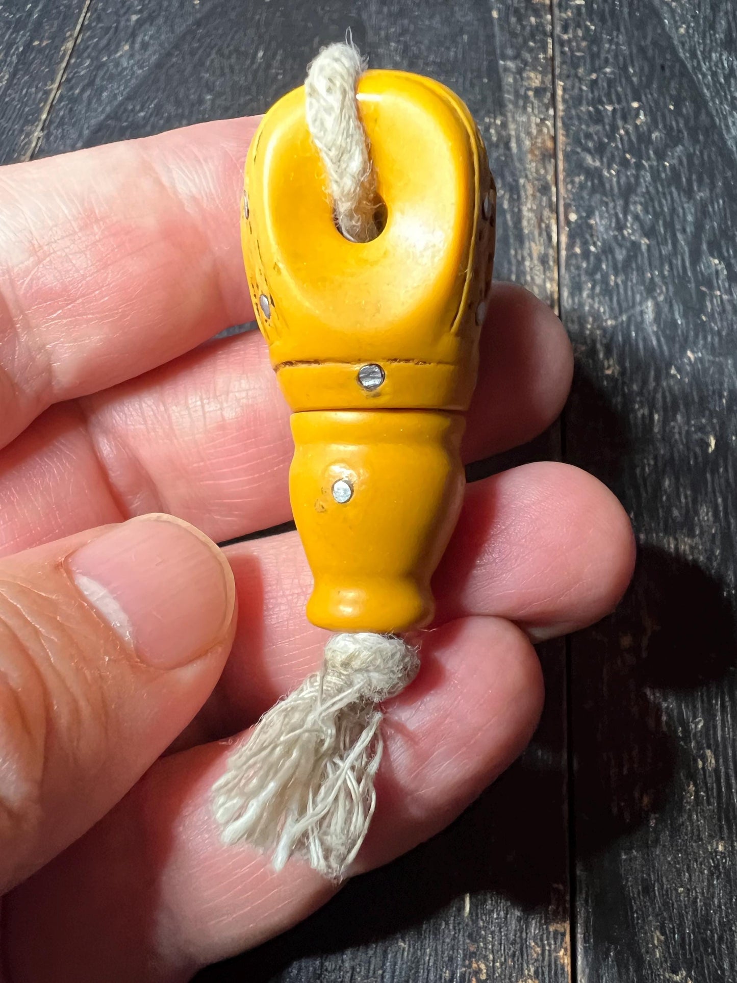 Tibetan Double-Sided Conch Guru Bead, Handcrafted Resin, Three-Hole Mala Spacer, Buddhist Auspicious Symbol Bead, Ritual Supply
