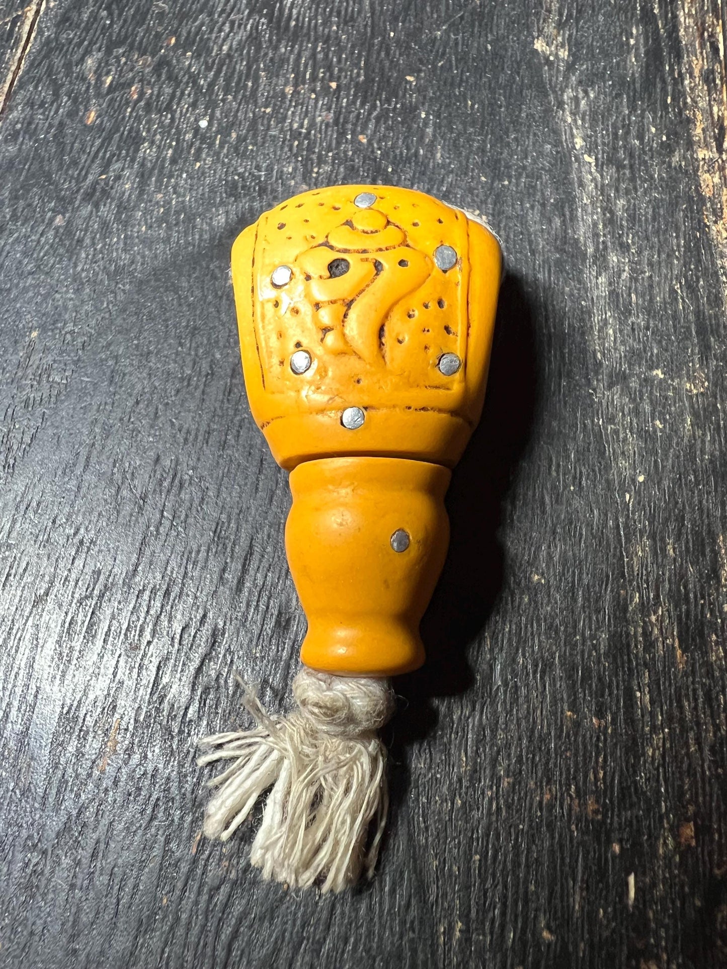 Tibetan Double-Sided Conch Guru Bead, Handcrafted Resin, Three-Hole Mala Spacer, Buddhist Auspicious Symbol Bead, Ritual Supply