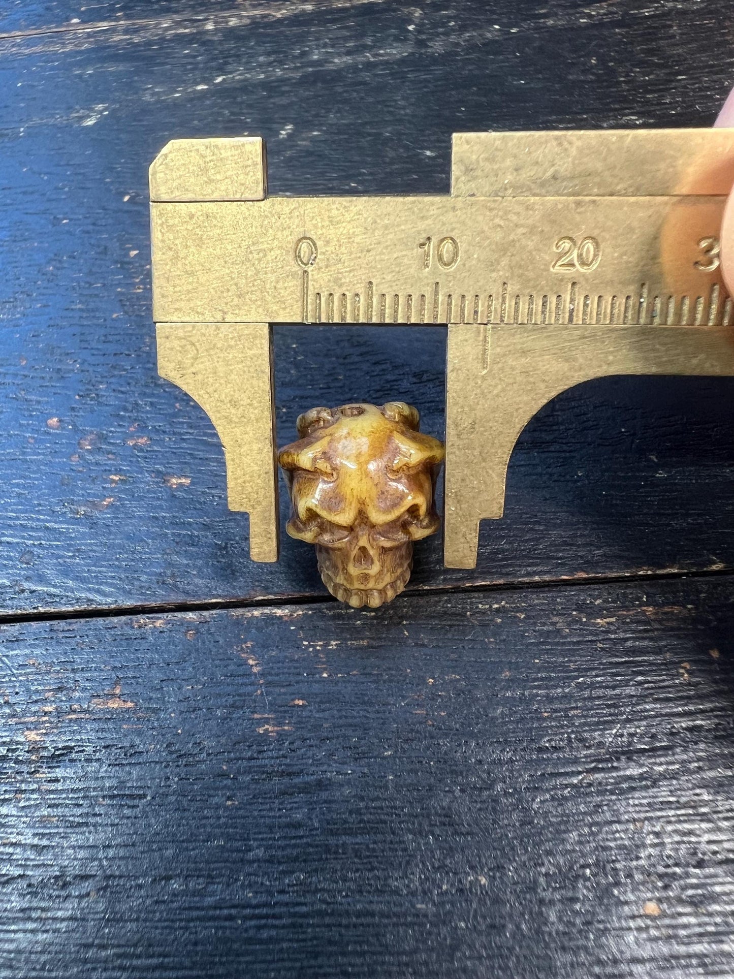 Hand-Carved Yak Bone Citipati Skull Bead with Hand – Tibetan Buddhist Mala Guru Bead – Impermanence Symbol Amulet, Unique Meditation Jewelry