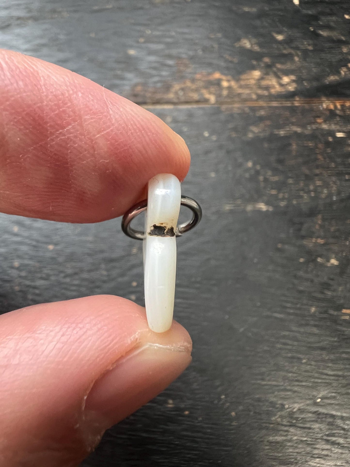 Handmade Tibetan Conch Shell Amulet Pendant – “Om” Symbol – Natural Shell Talisman, Buddhist Protection Charm, Unique Tibetan Jewelry