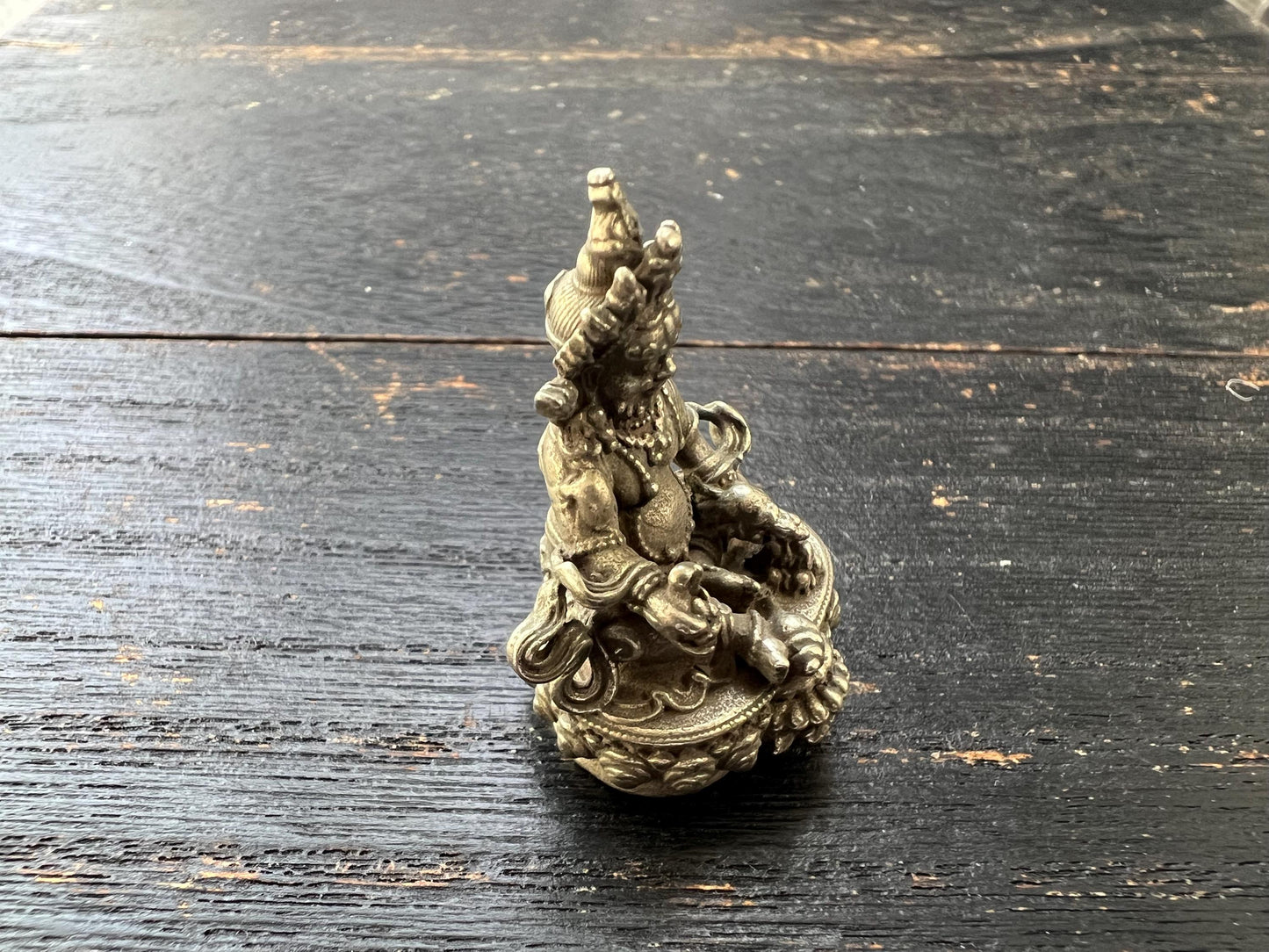 Tibetan Dzambhala Wealth Deity Statue – White Metal Miniature Buddhist Prosperity God, 33mm