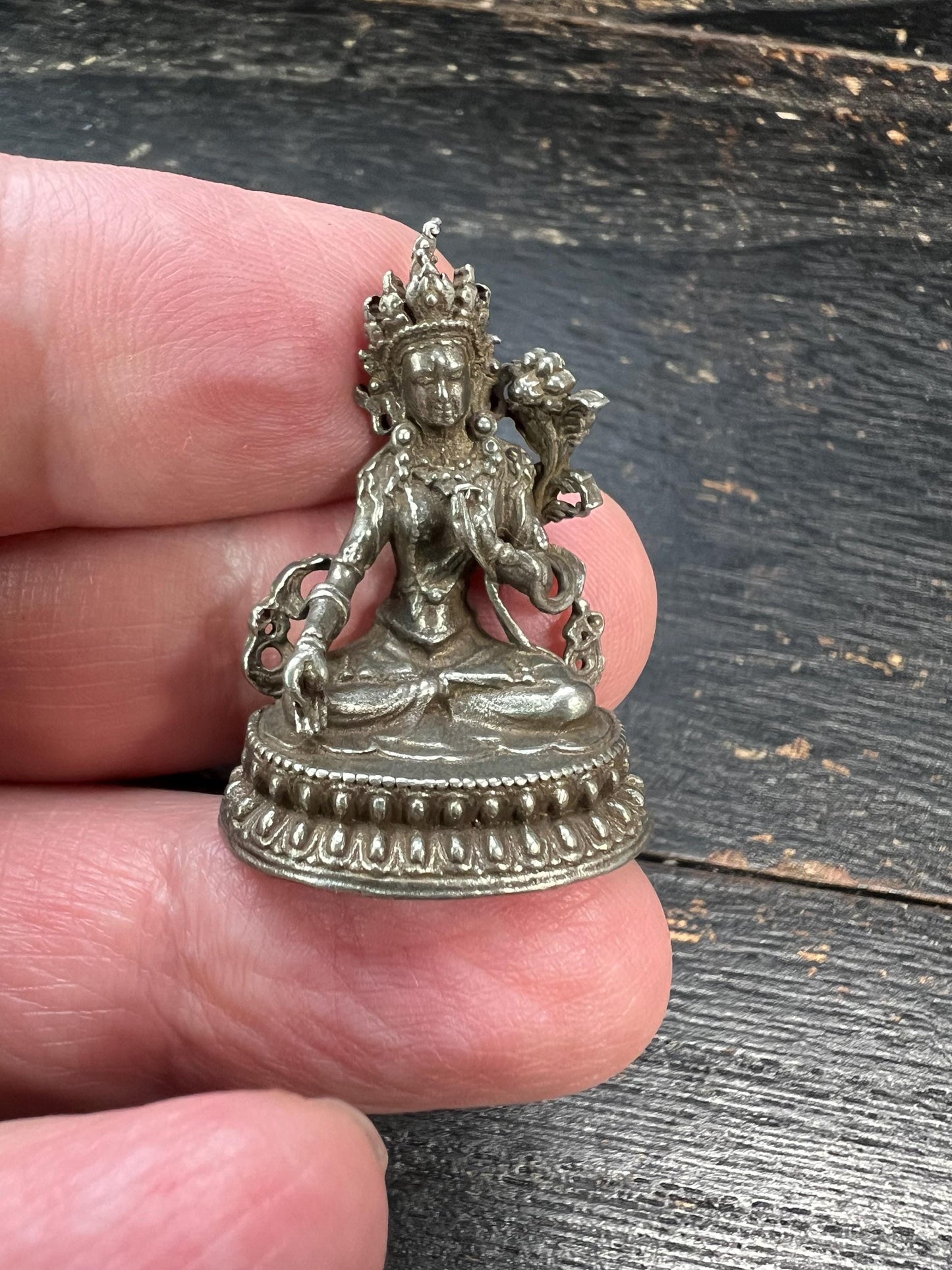 Mini Green Tara White Bronze Statue – 32mm Tibetan Buddhist Mother Deity, Small Spiritual Altar Sculpture, Handcrafted Nepal Amulet