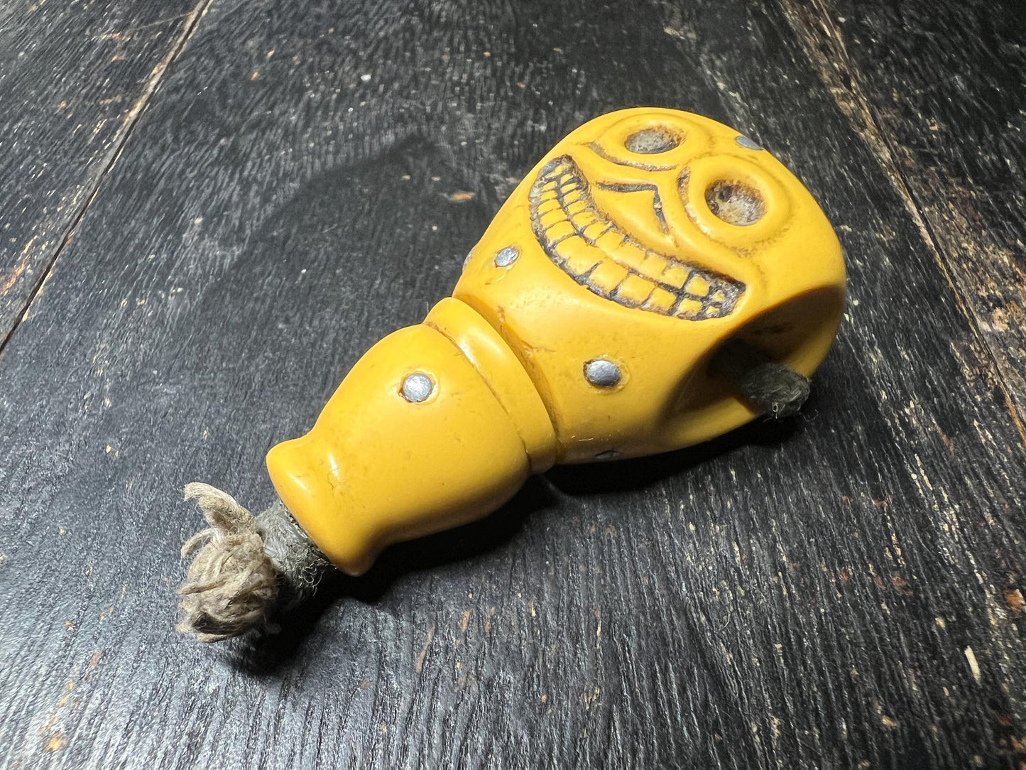 Tibetan Citipati Skull Guru Bead, Handcrafted Yellow Resin, Three-Hole Mala Spacer, Buddhist Ritual Amulet, Tantric Protector Charm