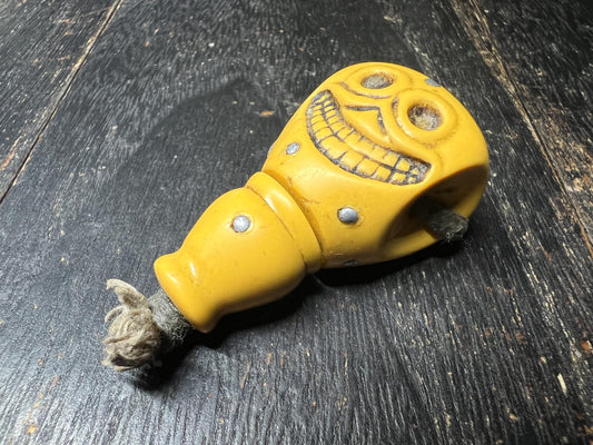 Tibetan Citipati Skull Guru Bead, Handcrafted Yellow Resin, Three-Hole Mala Spacer, Buddhist Ritual Amulet, Tantric Protector Charm