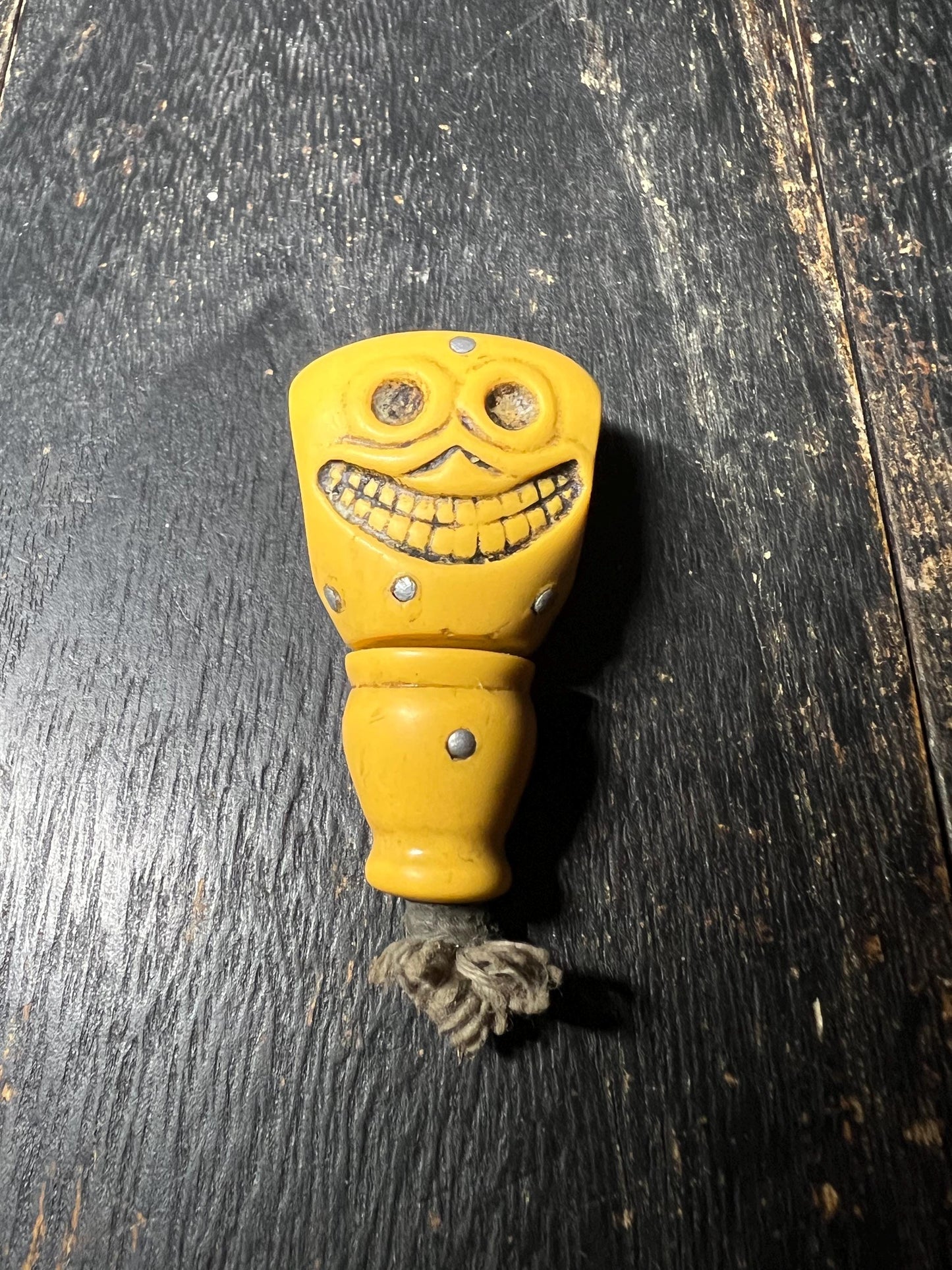 Tibetan Citipati Skull Guru Bead, Handcrafted Yellow Resin, Three-Hole Mala Spacer, Buddhist Ritual Amulet, Tantric Protector Charm