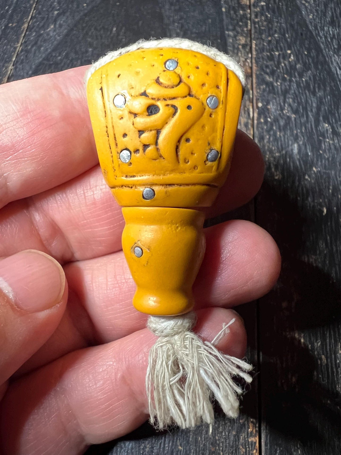 Tibetan Double-Sided Conch Guru Bead, Handcrafted Resin, Three-Hole Mala Spacer, Buddhist Auspicious Symbol Bead, Ritual Supply