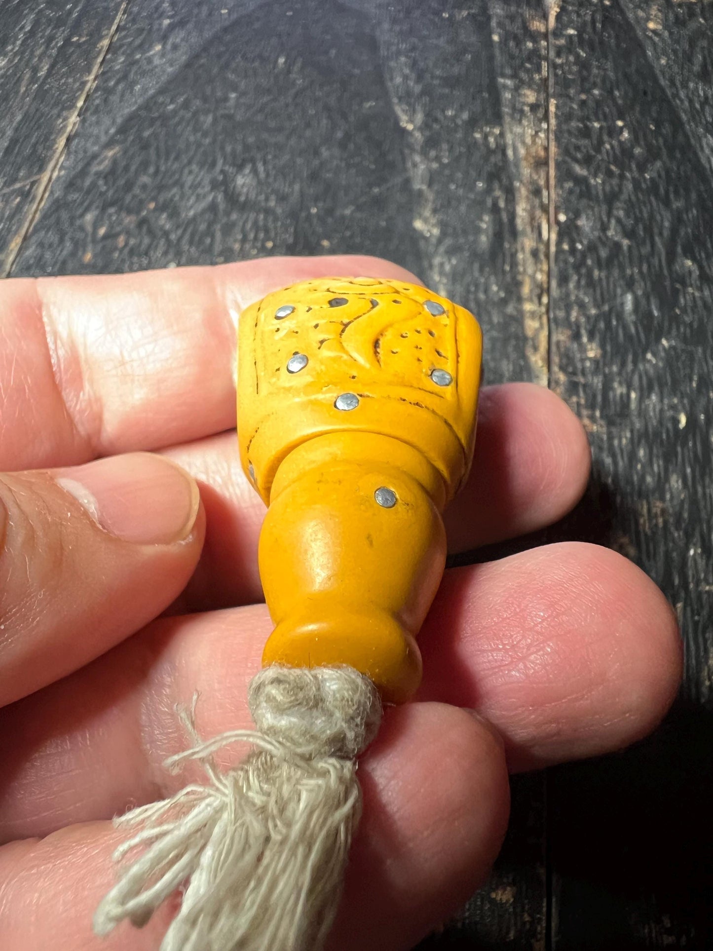 Tibetan Double-Sided Conch Guru Bead, Handcrafted Resin, Three-Hole Mala Spacer, Buddhist Auspicious Symbol Bead, Ritual Supply