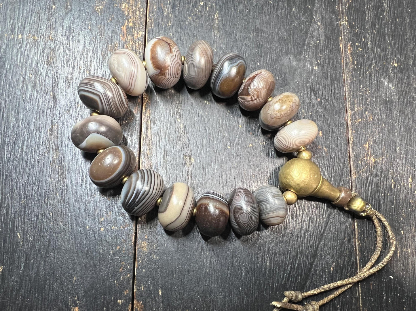 Tibetan Red Agate Mala Bracelet, 14–17mm Beads, Adjustable Stretch Cord, Handmade Prayer Beads, Fits Up to 19cm Wrist