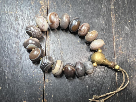Tibetan Red Agate Mala Bracelet, 14–17mm Beads, Adjustable Stretch Cord, Handmade Prayer Beads, Fits Up to 19cm Wrist
