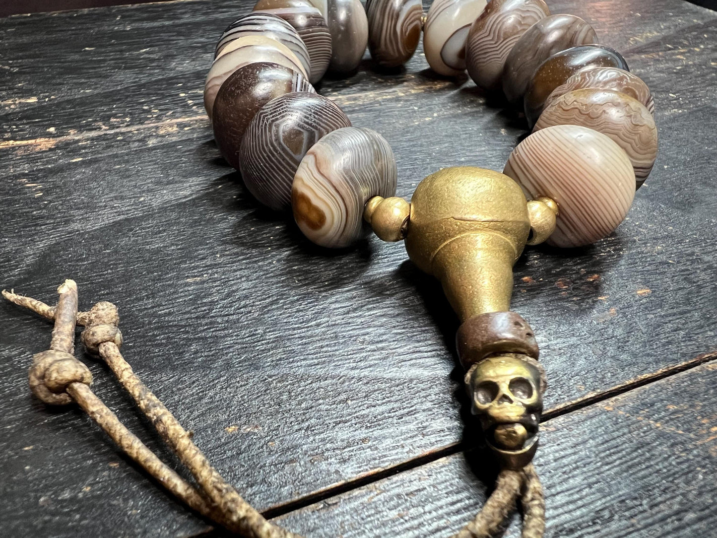Tibetan Red Agate Mala Bracelet, 14–17mm Beads, Adjustable Stretch Cord, Handmade Prayer Beads, Fits Up to 19cm Wrist
