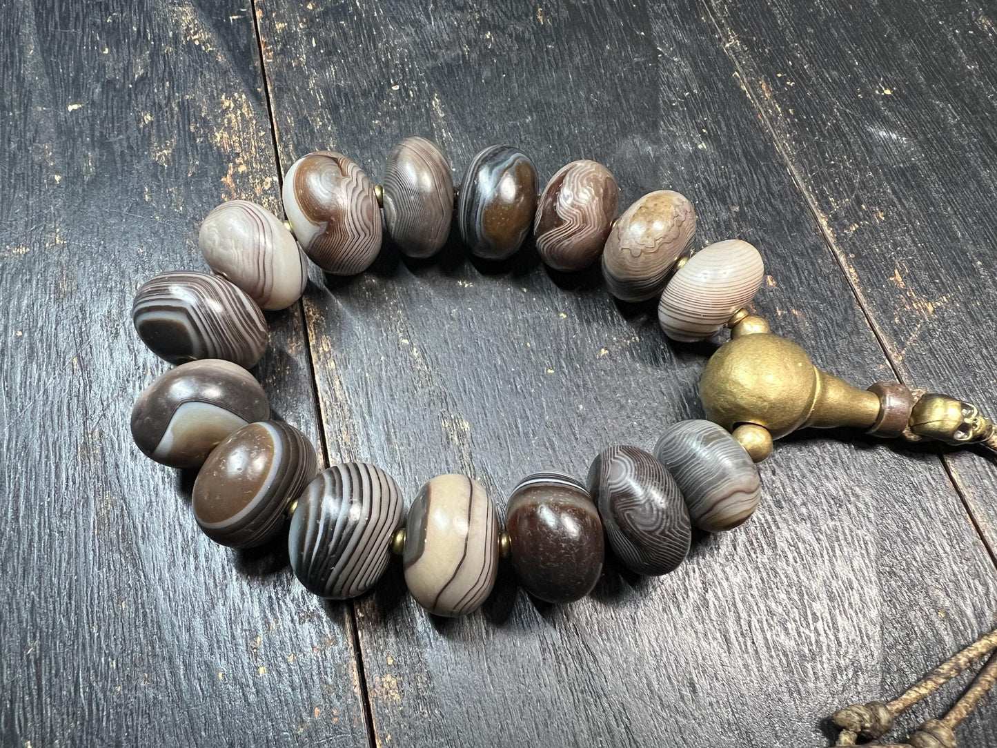 Tibetan Red Agate Mala Bracelet, 14–17mm Beads, Adjustable Stretch Cord, Handmade Prayer Beads, Fits Up to 19cm Wrist