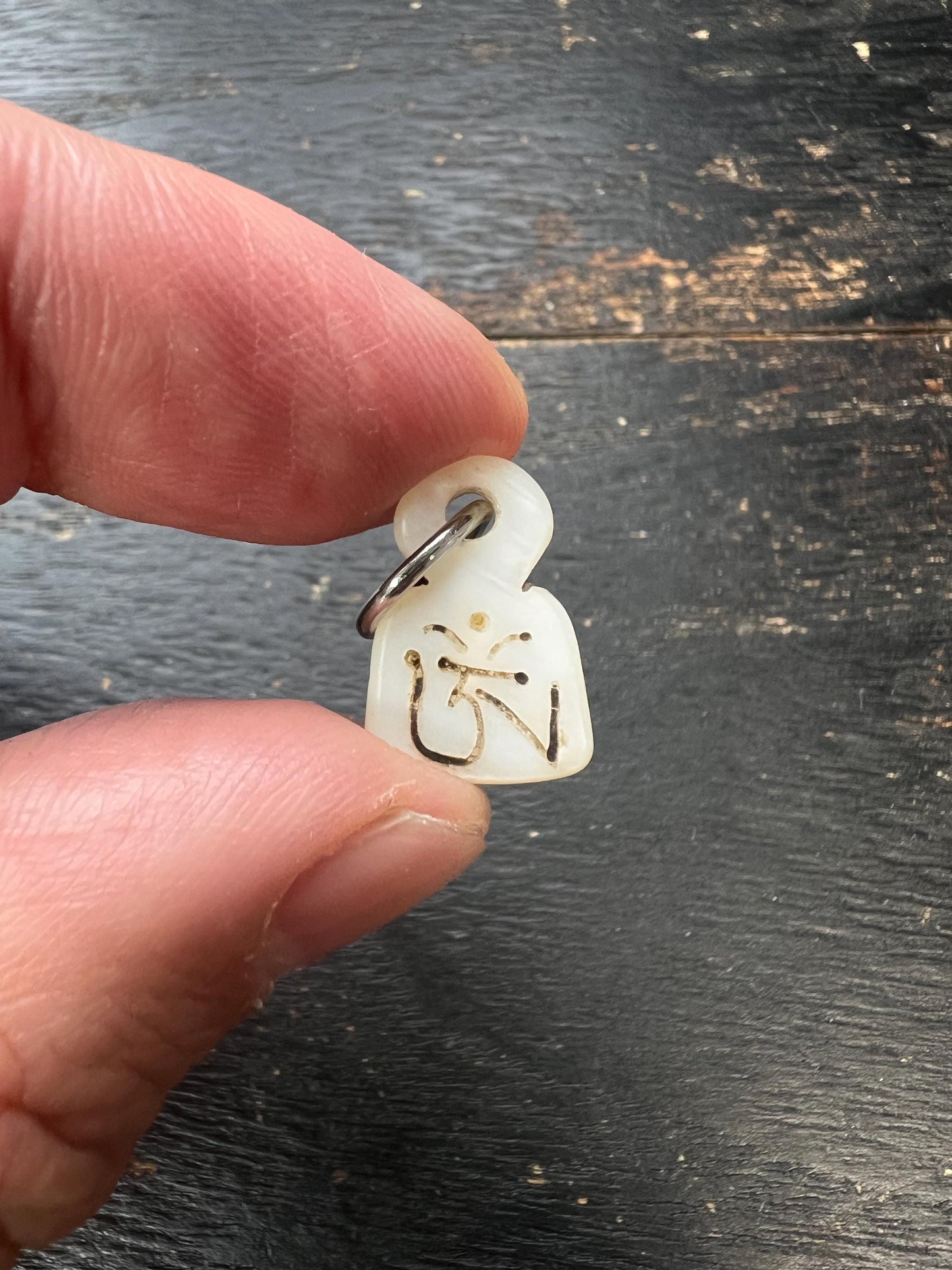 Handmade Tibetan Conch Shell Amulet Pendant – “Om” Symbol – Natural Shell Talisman, Buddhist Protection Charm, Unique Tibetan Jewelry