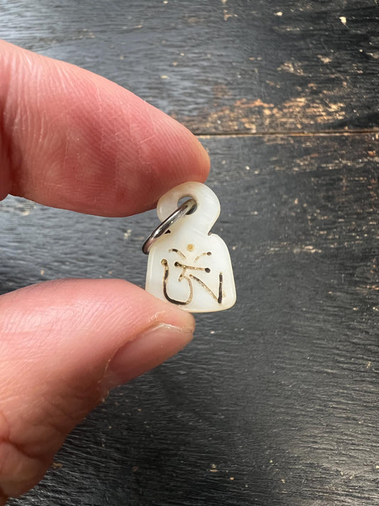 Handmade Tibetan Conch Shell Amulet Pendant – “Om” Symbol – Natural Shell Talisman, Buddhist Protection Charm, Unique Tibetan Jewelry