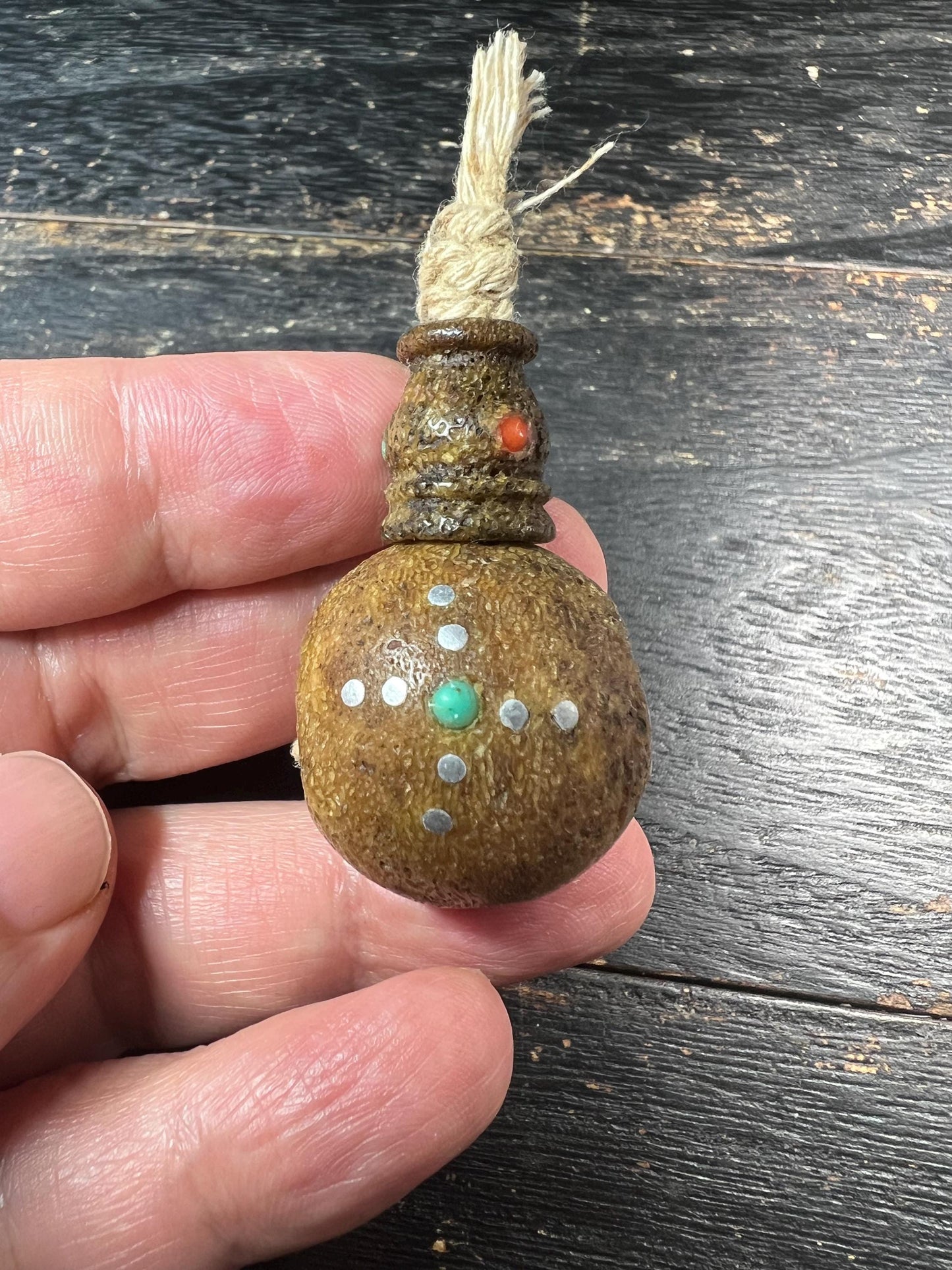 Hand‑Carved Nepal Tibetan Kapala Bone Guru Bead with Inlaid Gemstones, Large Buddhist Mala Focal for 108 Prayer Beads