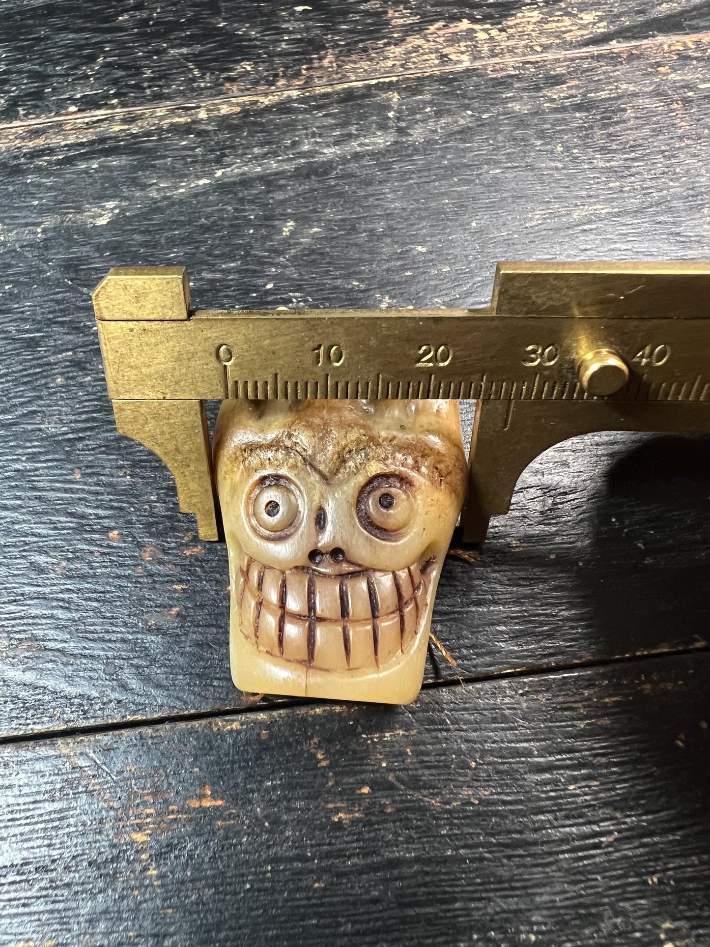 Hand‑Carved Yak Bone Cemetery Guardian Skull Guru Bead with Mantra Dots, Tibetan Buddhist Mala Connector