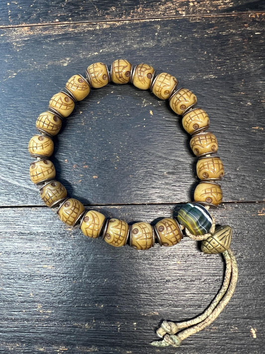 Hand Carved Yak Bone Skull Wrist Mala with Agate Guru Bead, Tibetan Cemetery Prayer Beads Bracelet, Adjustable for 8 Inch Wrist