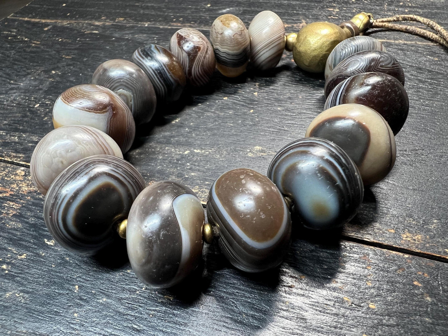 Tibetan Red Agate Mala Bracelet, 14–17mm Beads, Adjustable Stretch Cord, Handmade Prayer Beads, Fits Up to 19cm Wrist