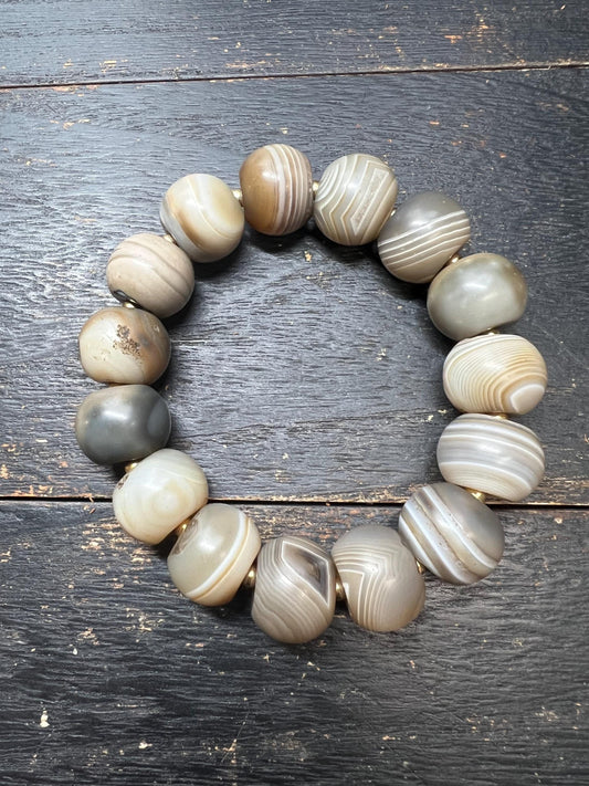 Large 17–18mm Banded Agate Bead Bracelet with Brass Spacers, Neutral Grey Cream Tones, Fits 9 Inch Wrist