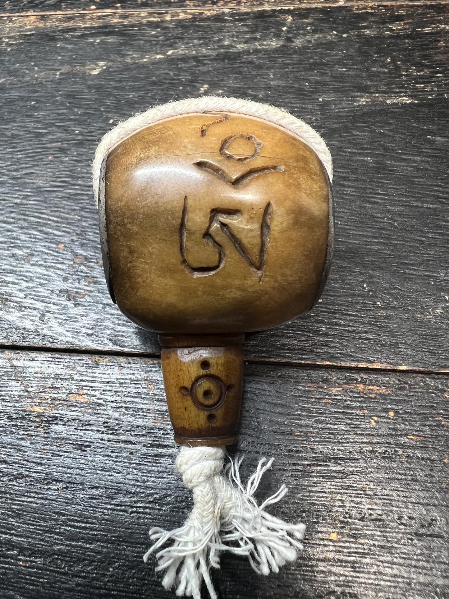 Hand‑Carved Yak Bone Skull Guru Bead, Large Tibetan Citipati Kapala Bead with “Om” Mantra, Iron‑Inlaid Charnel Ground Mala Centerpiece