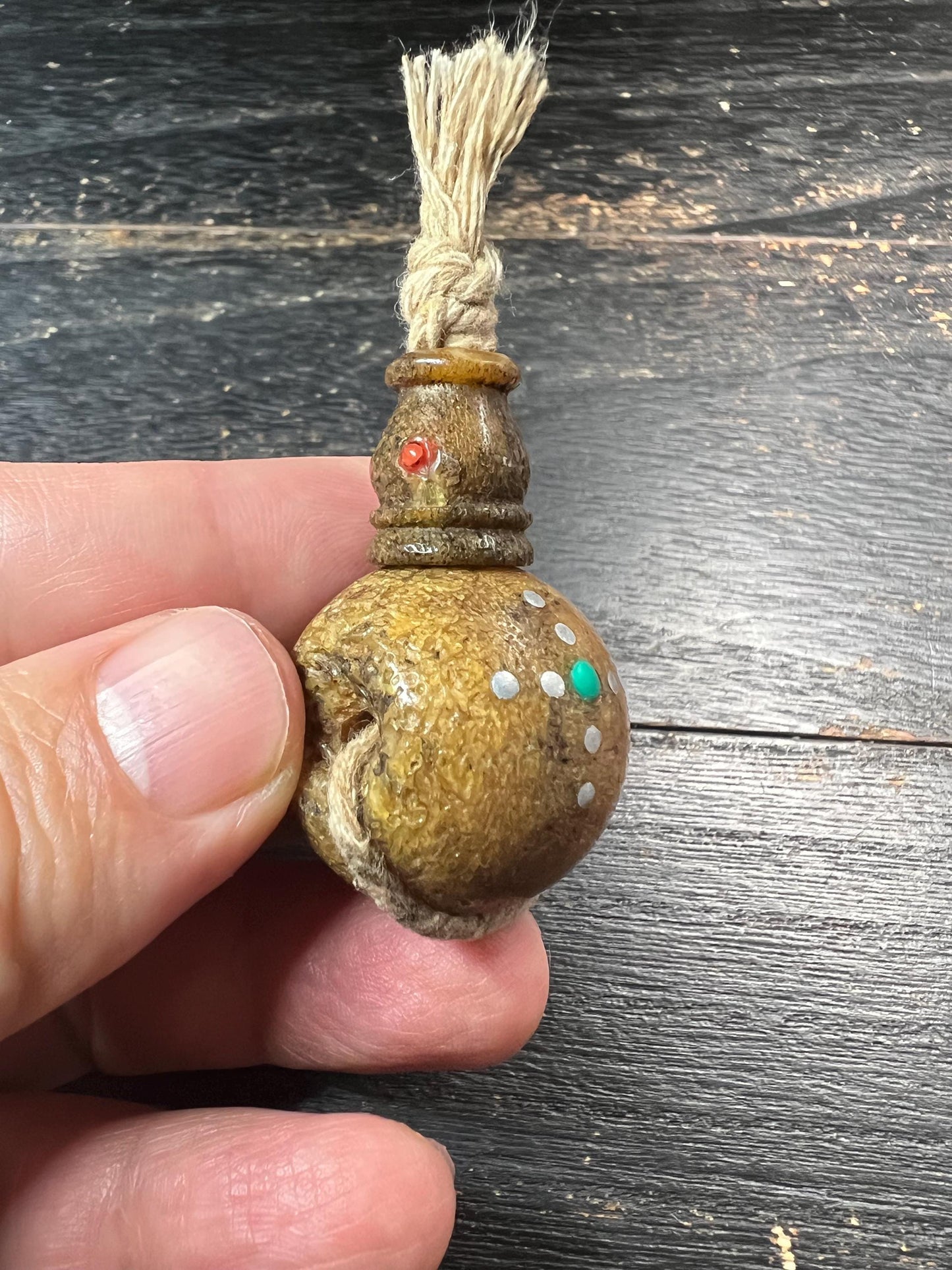 Hand‑Carved Nepal Tibetan Kapala Bone Guru Bead with Inlaid Gemstones, Large Buddhist Mala Focal for 108 Prayer Beads