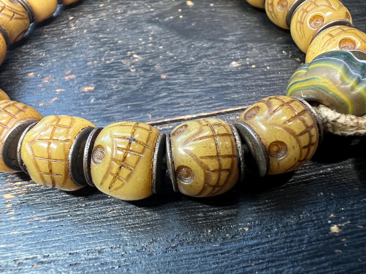 Hand Carved Yak Bone Skull Wrist Mala with Agate Guru Bead, Tibetan Cemetery Prayer Beads Bracelet, Adjustable for 8 Inch Wrist