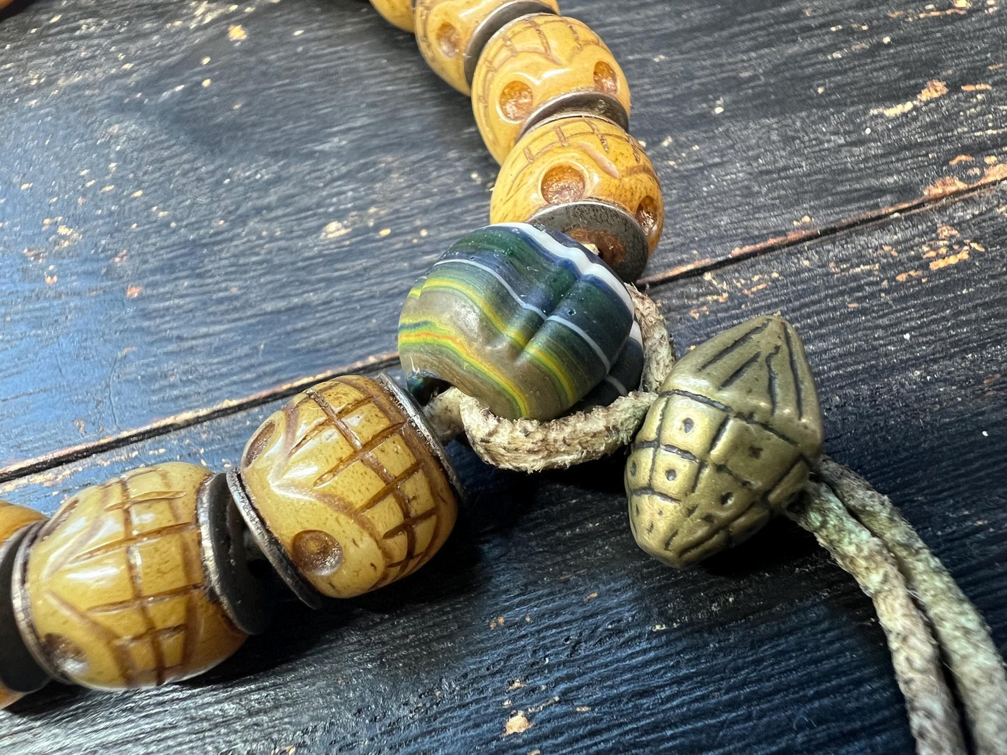 Hand Carved Yak Bone Skull Wrist Mala with Agate Guru Bead, Tibetan Cemetery Prayer Beads Bracelet, Adjustable for 8 Inch Wrist