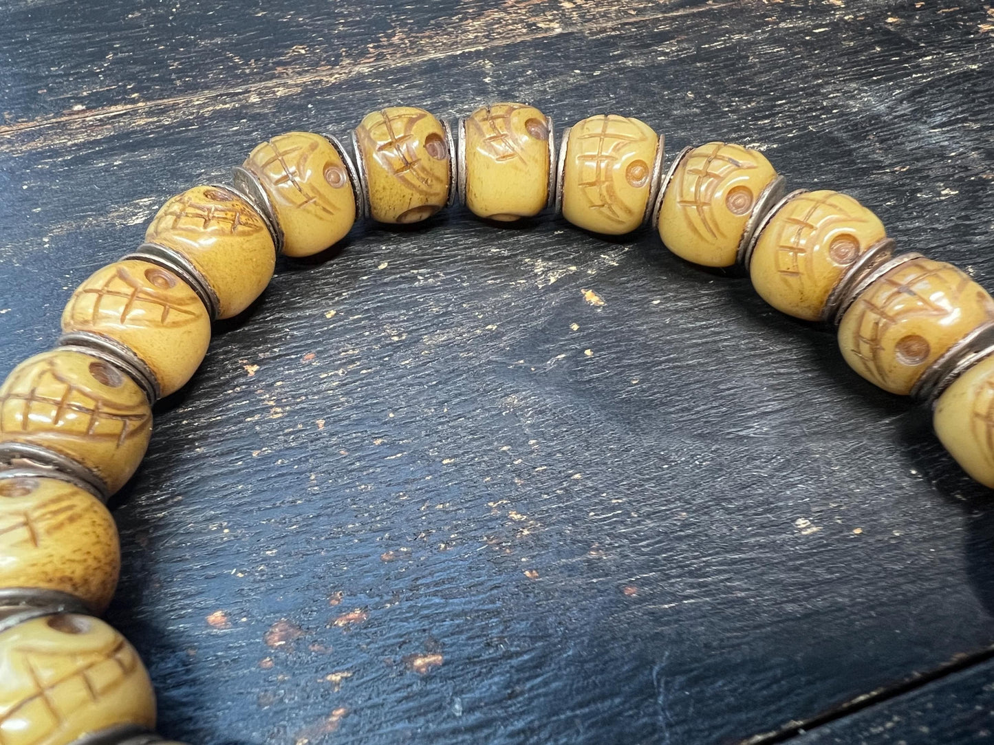 Hand Carved Yak Bone Skull Wrist Mala with Agate Guru Bead, Tibetan Cemetery Prayer Beads Bracelet, Adjustable for 8 Inch Wrist