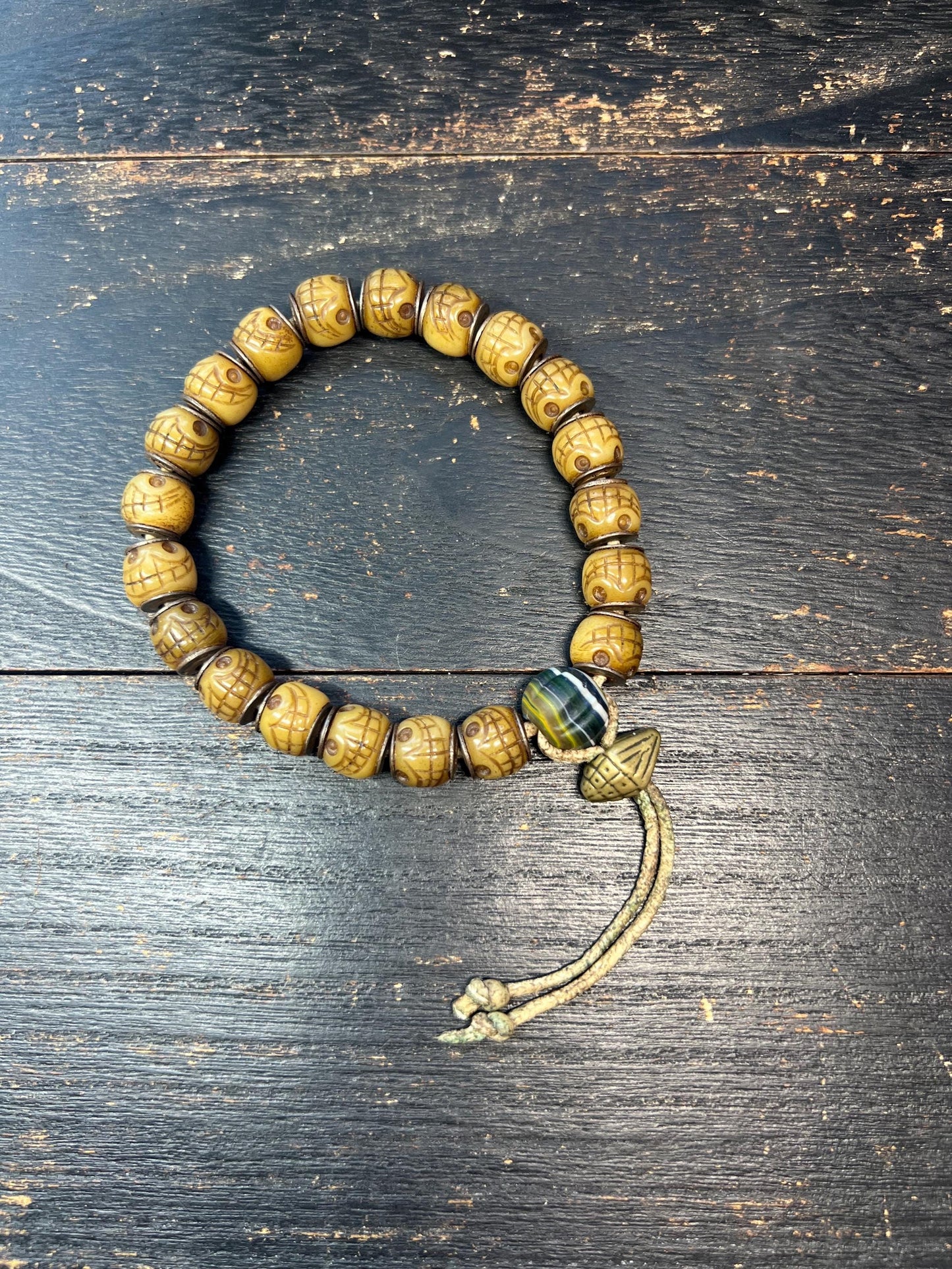 Hand Carved Yak Bone Skull Wrist Mala with Agate Guru Bead, Tibetan Cemetery Prayer Beads Bracelet, Adjustable for 8 Inch Wrist