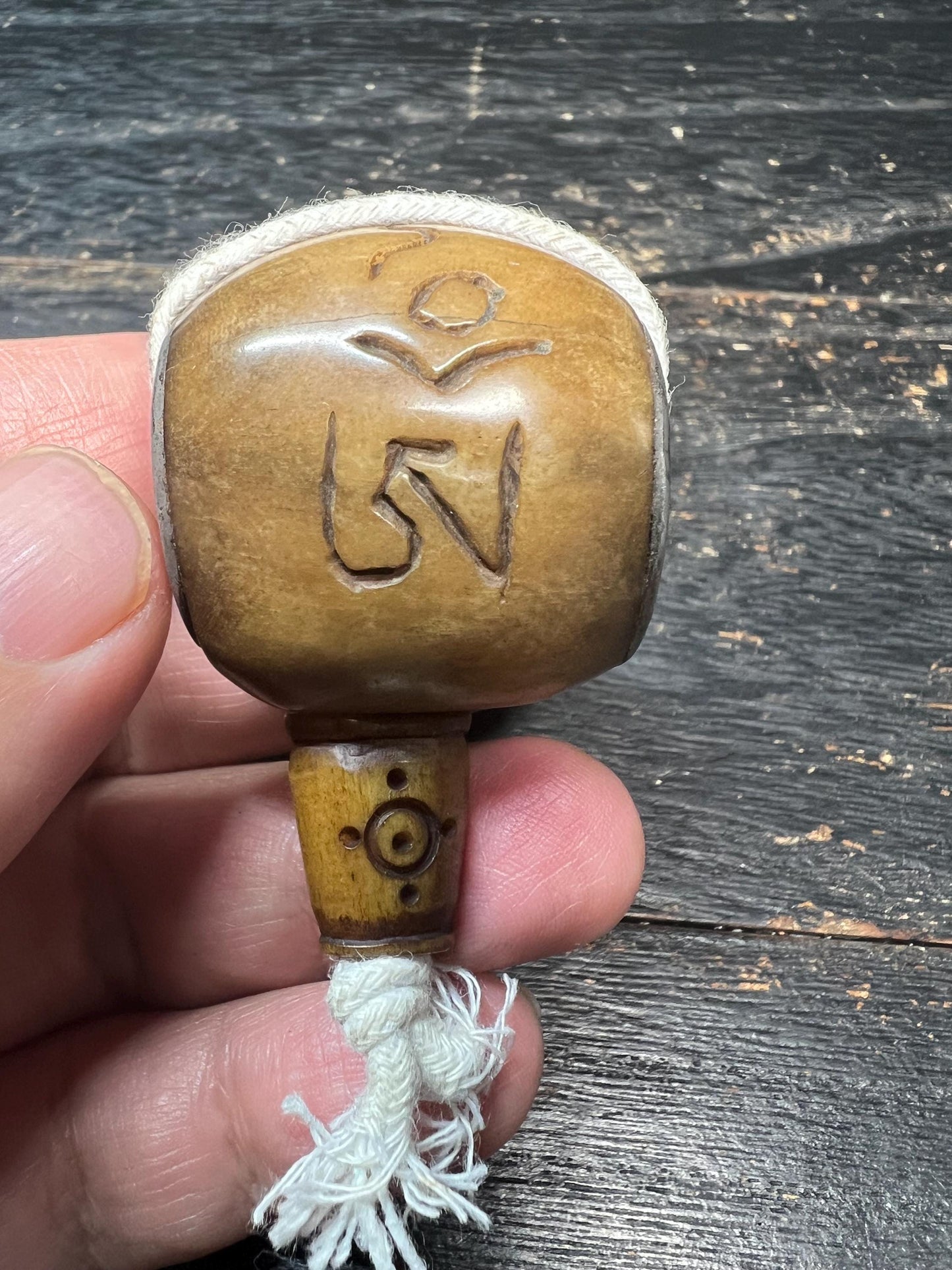 Hand‑Carved Yak Bone Skull Guru Bead, Large Tibetan Citipati Kapala Bead with “Om” Mantra, Iron‑Inlaid Charnel Ground Mala Centerpiece
