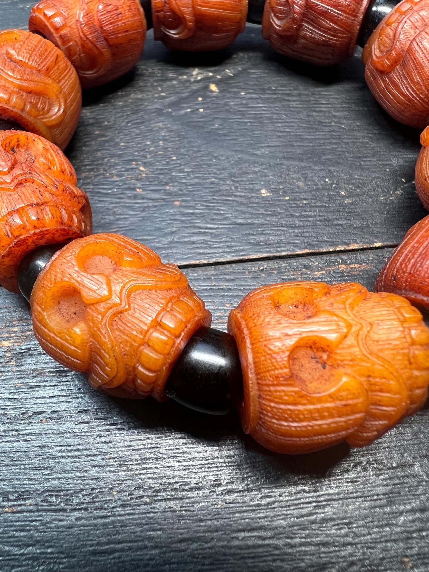 Hand‑Carved Yak Bone Citipati Skull Bracelet, Cemetery‑Ground Skull Beads with Black Resin Spacers, Fits 8–9 inch Wrist