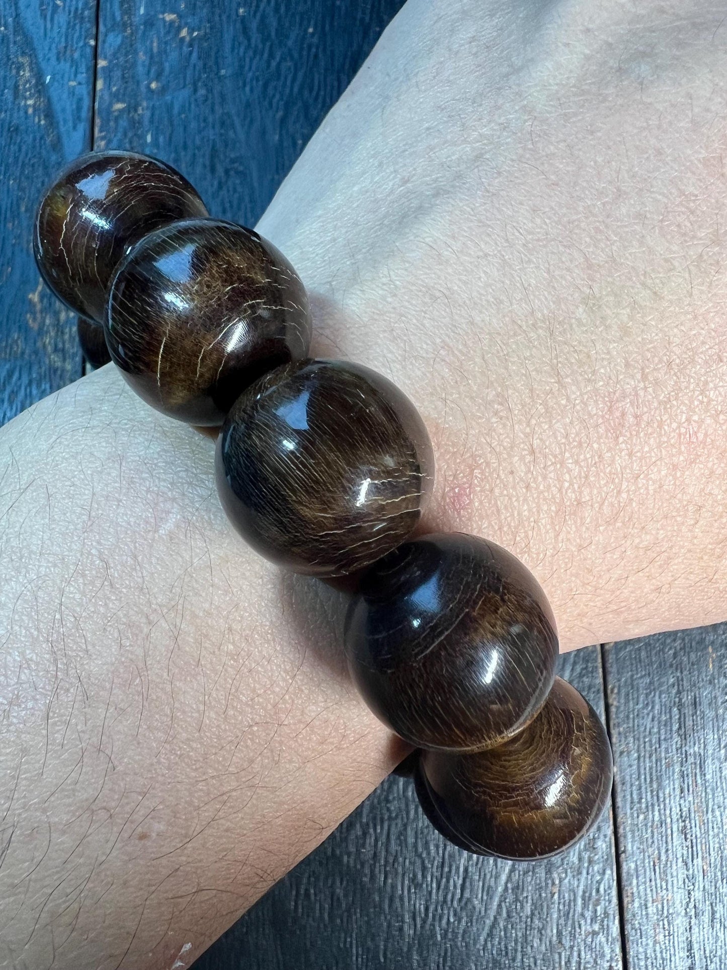 Tibetan Yak Horn Bracelet – 12 Natural 20mm Beads, Hand-Polished Meditation Wrist Mala, Rustic Spiritual Accessory