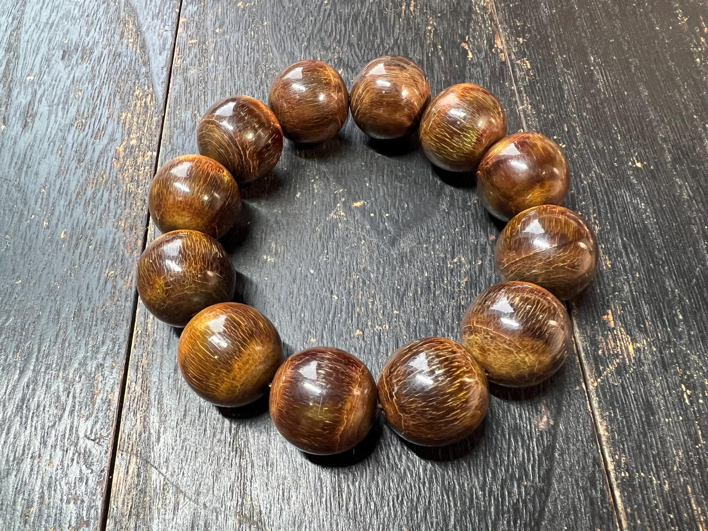 Tibetan Yak Horn Bracelet – 12 Natural 20mm Beads, Hand-Polished Meditation Wrist Mala, Rustic Spiritual Accessory