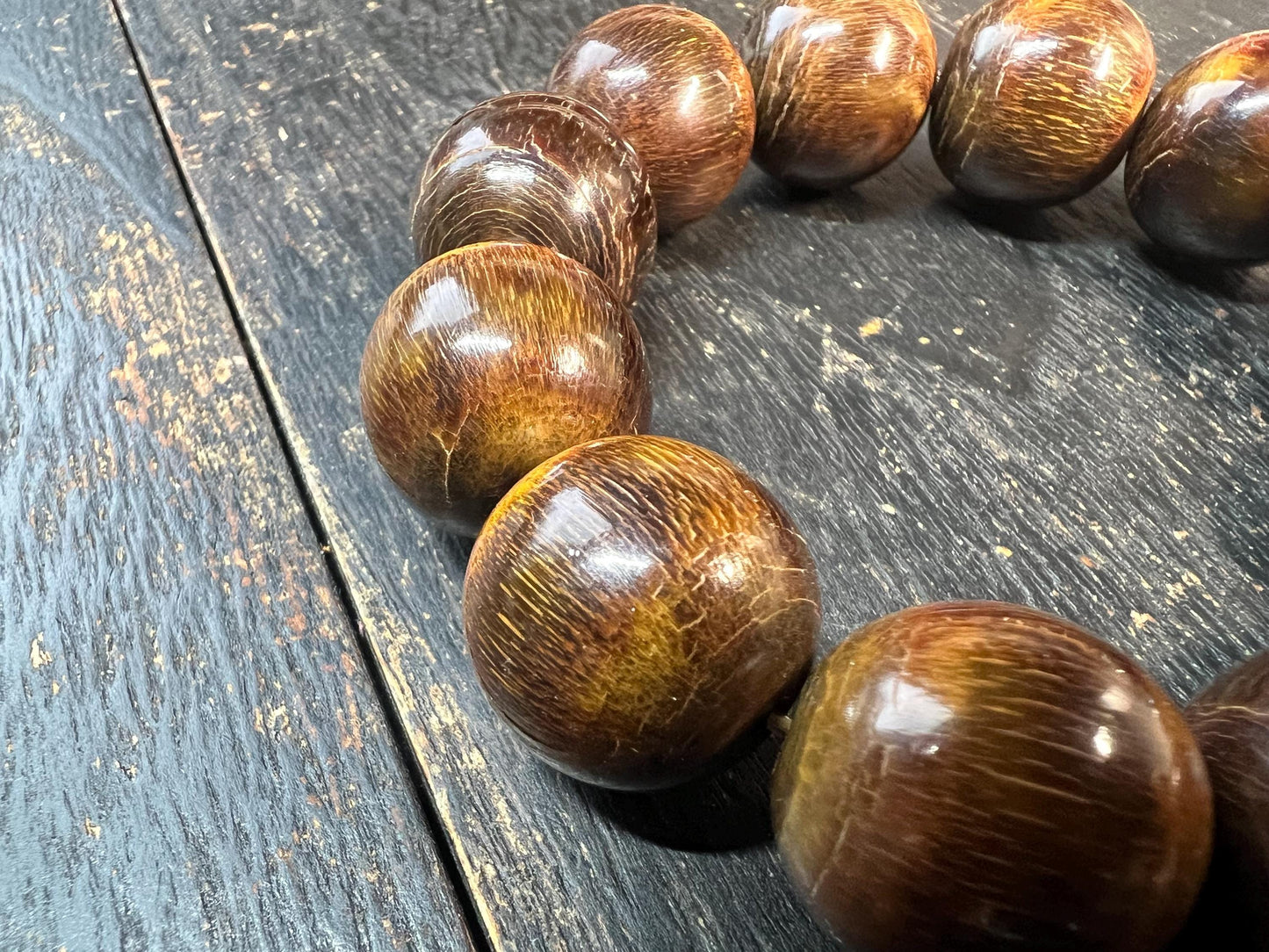 Tibetan Yak Horn Bracelet – 12 Natural 20mm Beads, Hand-Polished Meditation Wrist Mala, Rustic Spiritual Accessory